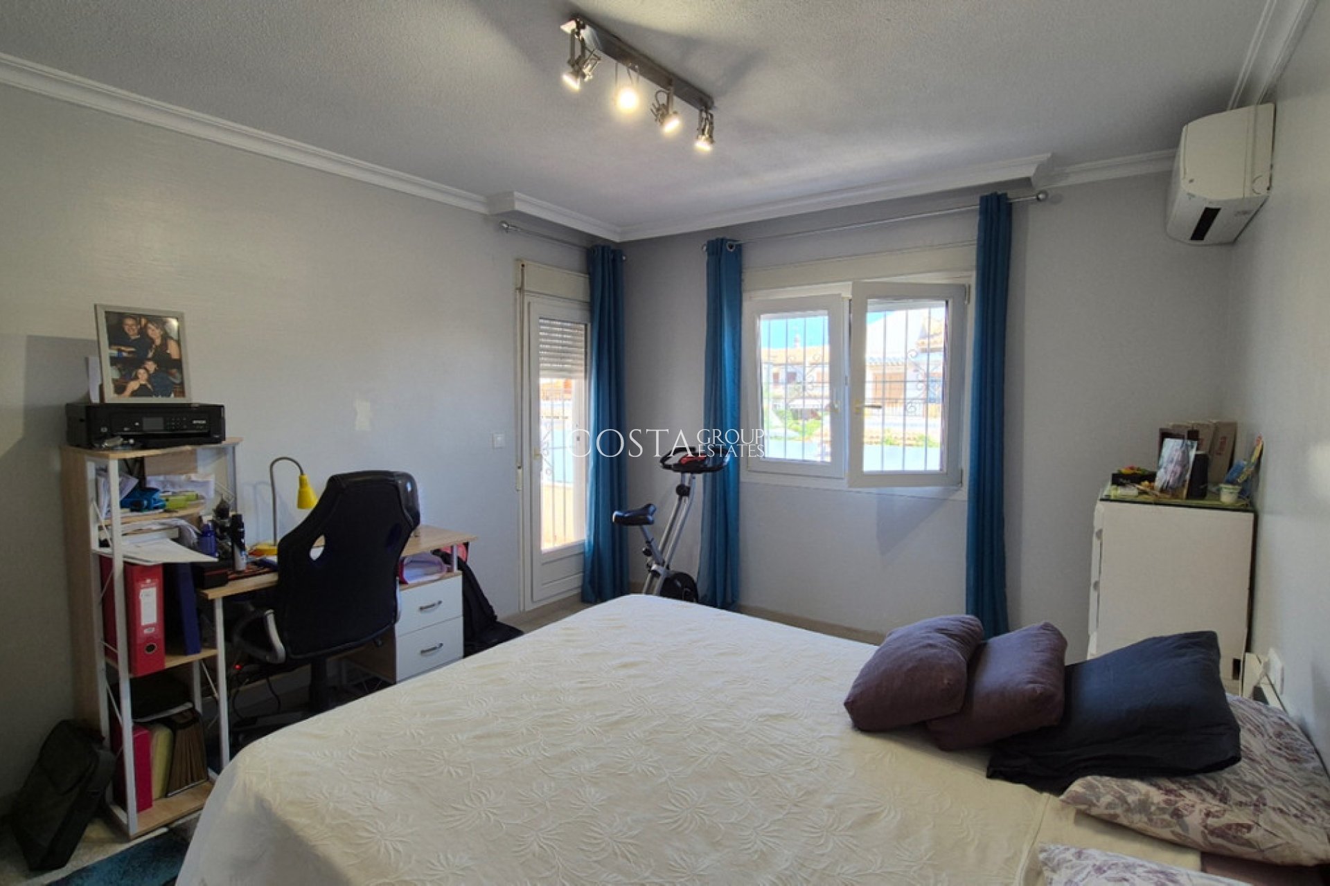 Resale - House -
Torrevieja - Torrevieja Centro