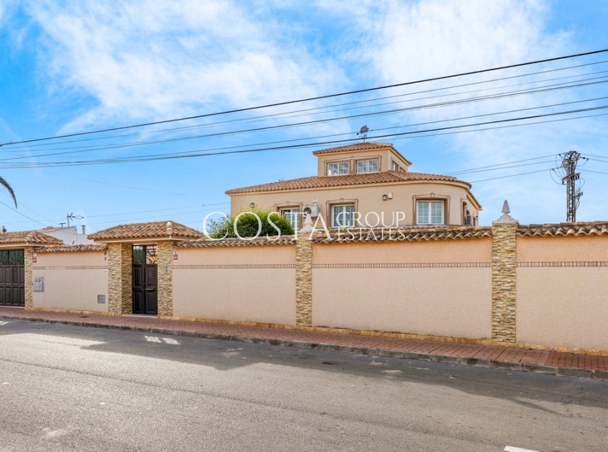 Resale - House -
Torrevieja - Torrevieja Centro
