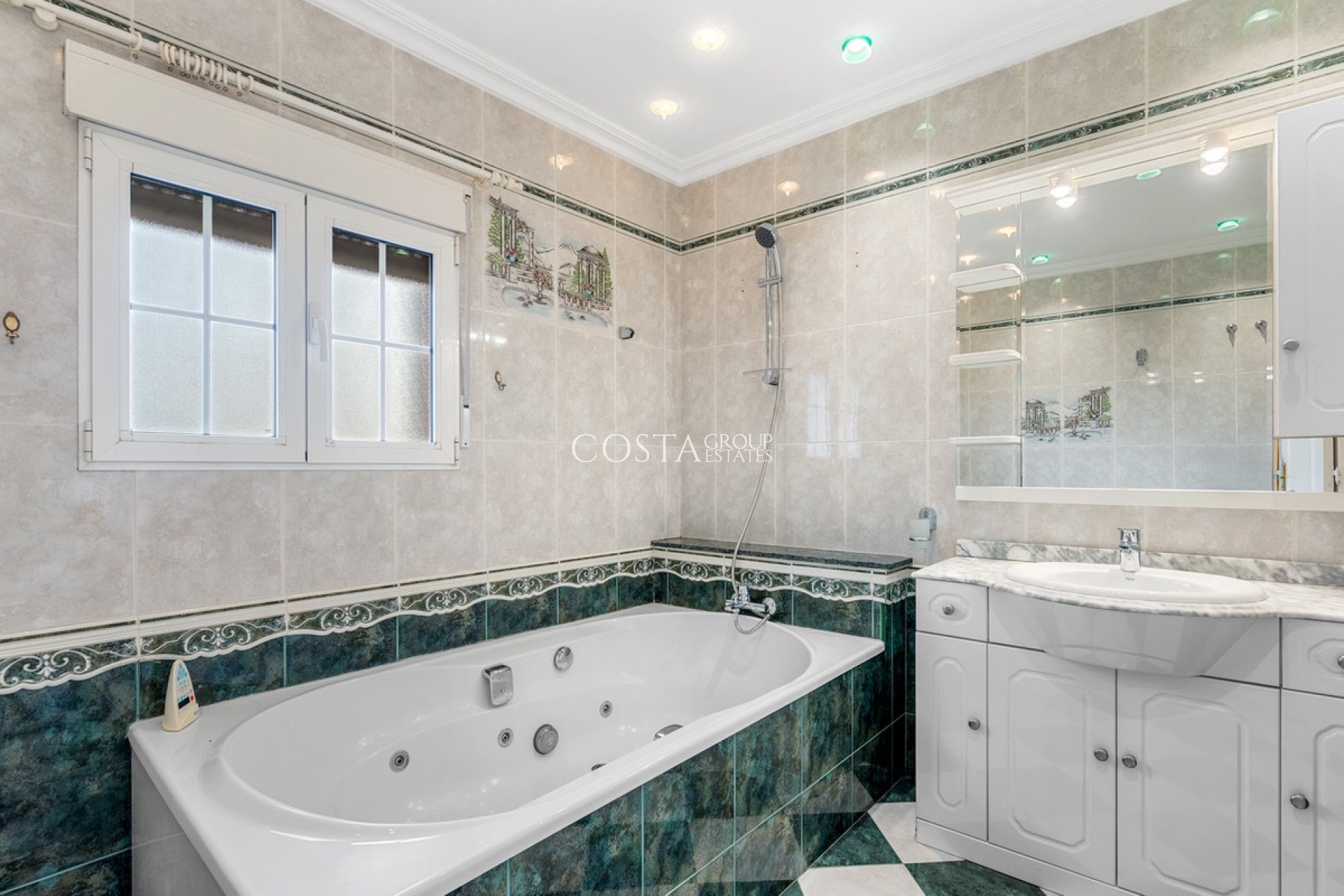 Resale - House -
Torrevieja - Torrevieja Centro