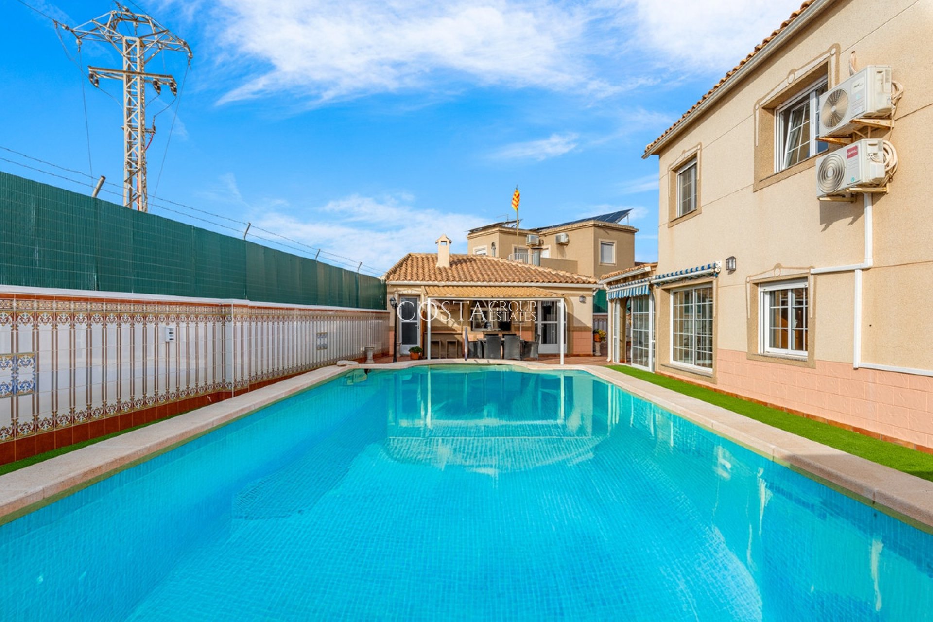 Resale - House -
Torrevieja - Torrevieja Centro