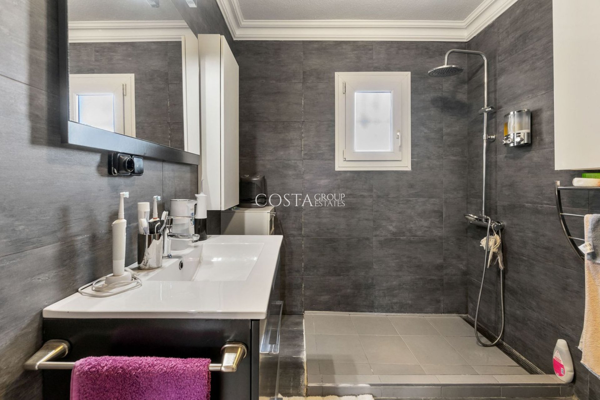 Resale - House -
Torrevieja - Torrevieja Centro