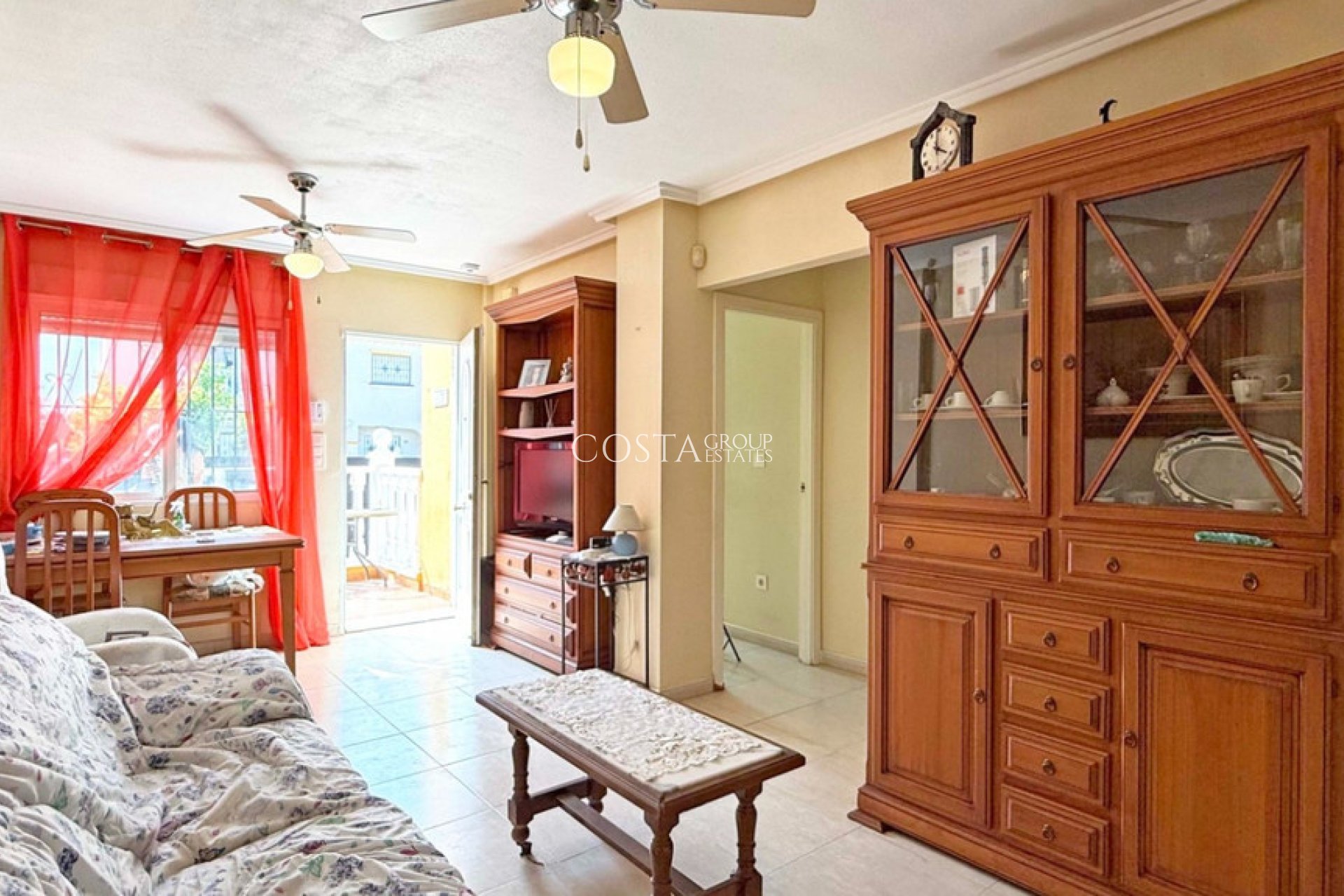 Resale - House -
Torrevieja - Torrevieja Centro