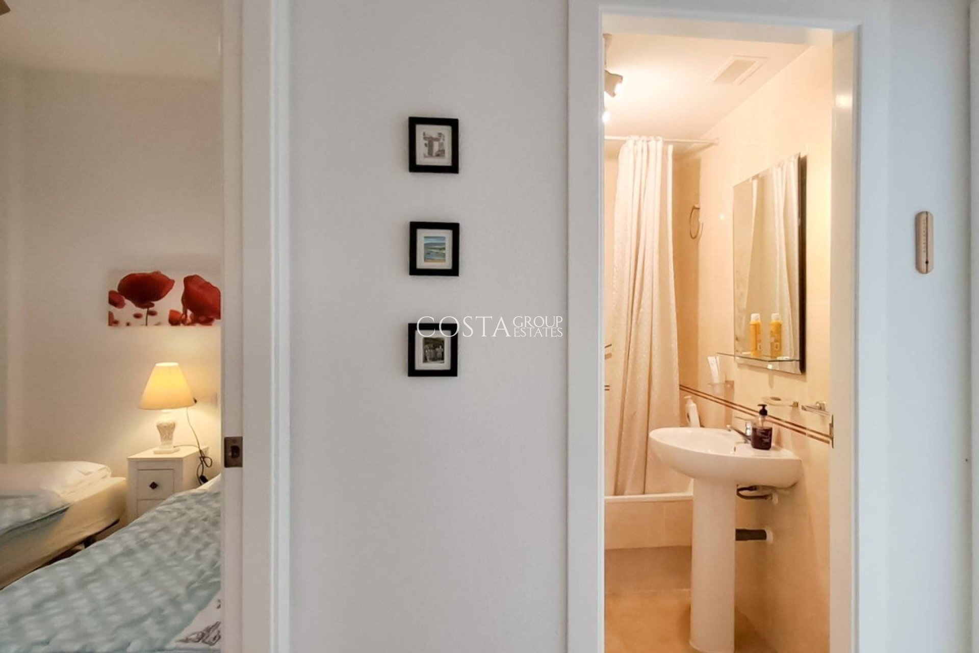 Resale - House -
Torrevieja - Torrevieja Centro