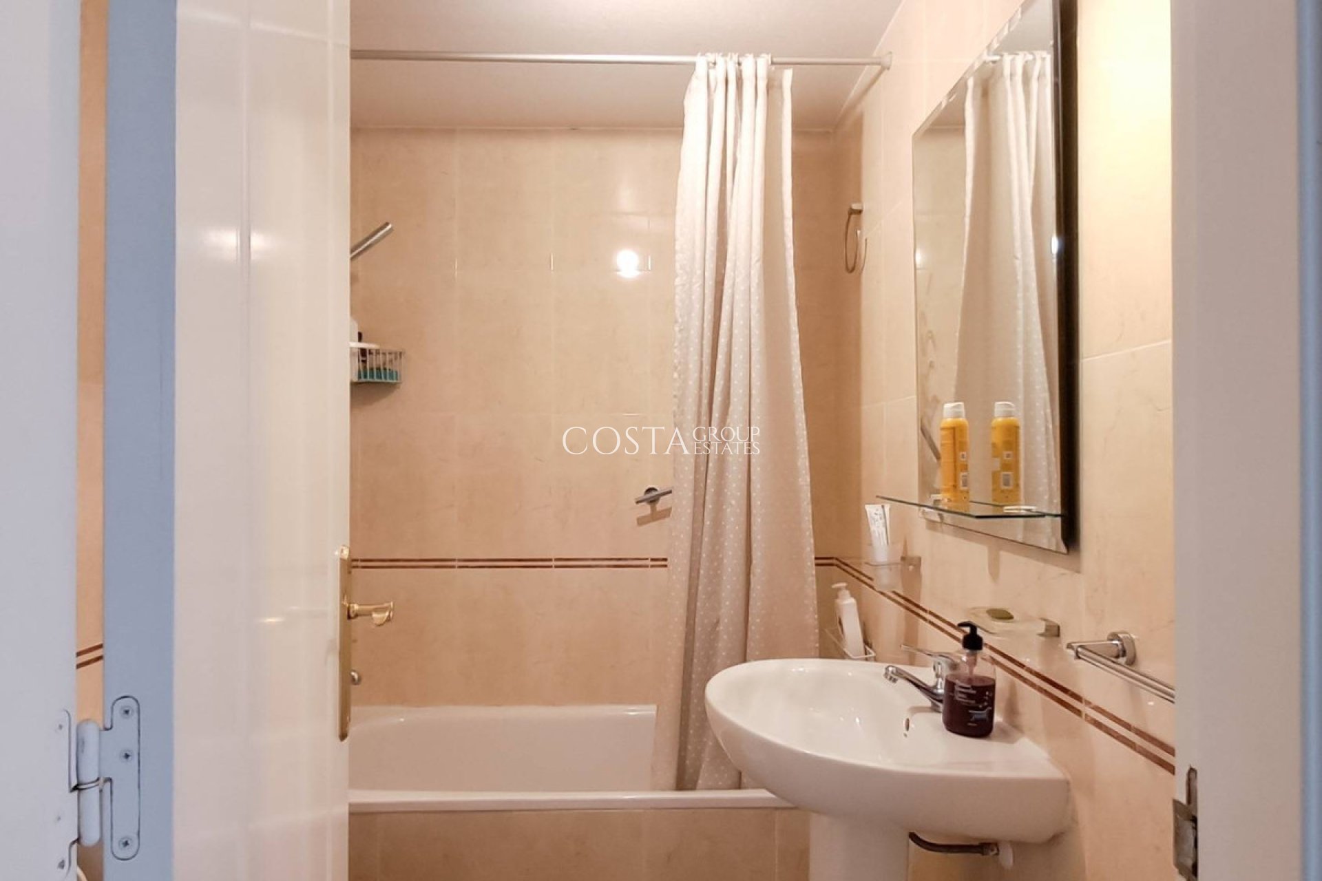 Resale - House -
Torrevieja - Torrevieja Centro