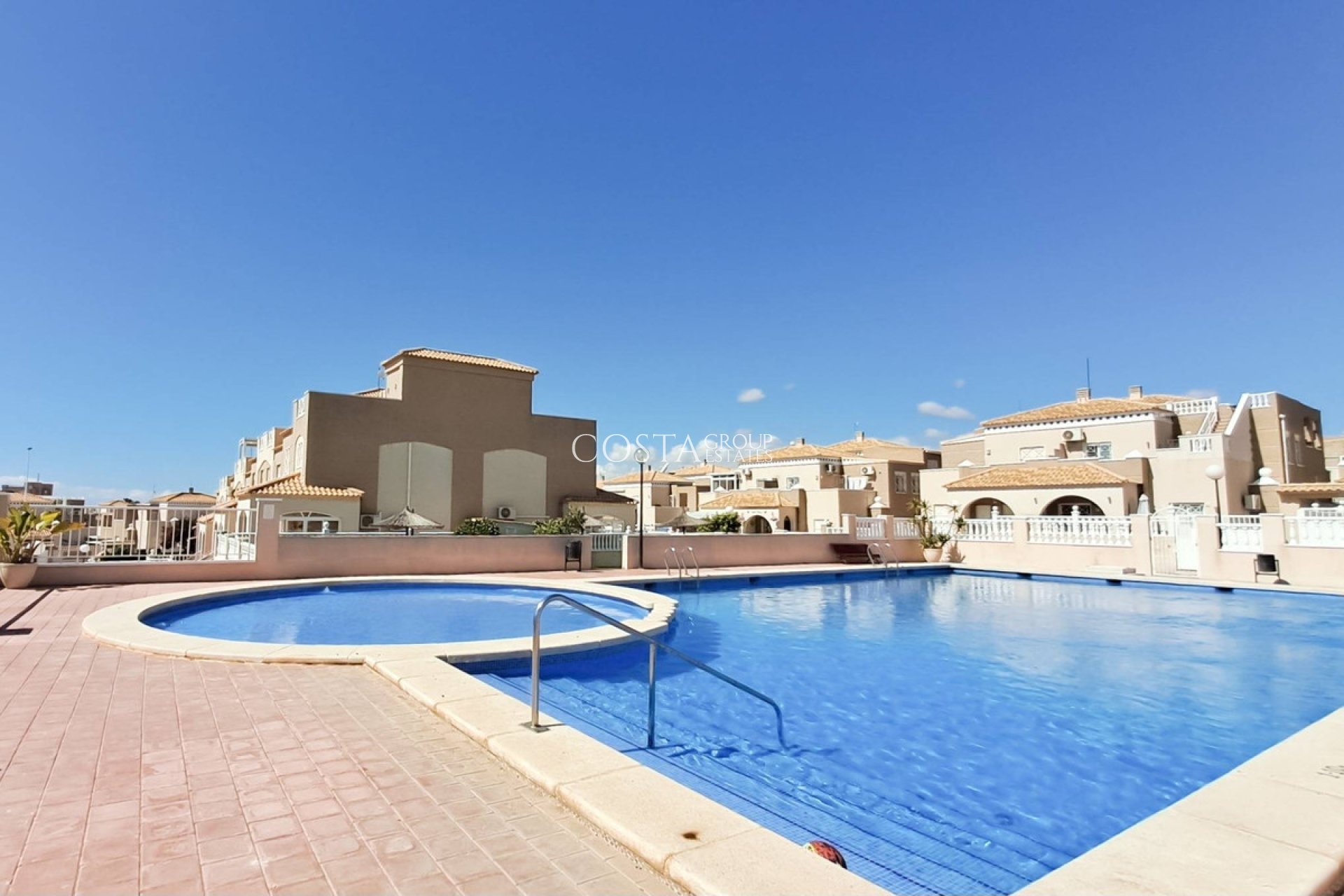 Resale - House -
Torrevieja - Torrevieja Centro