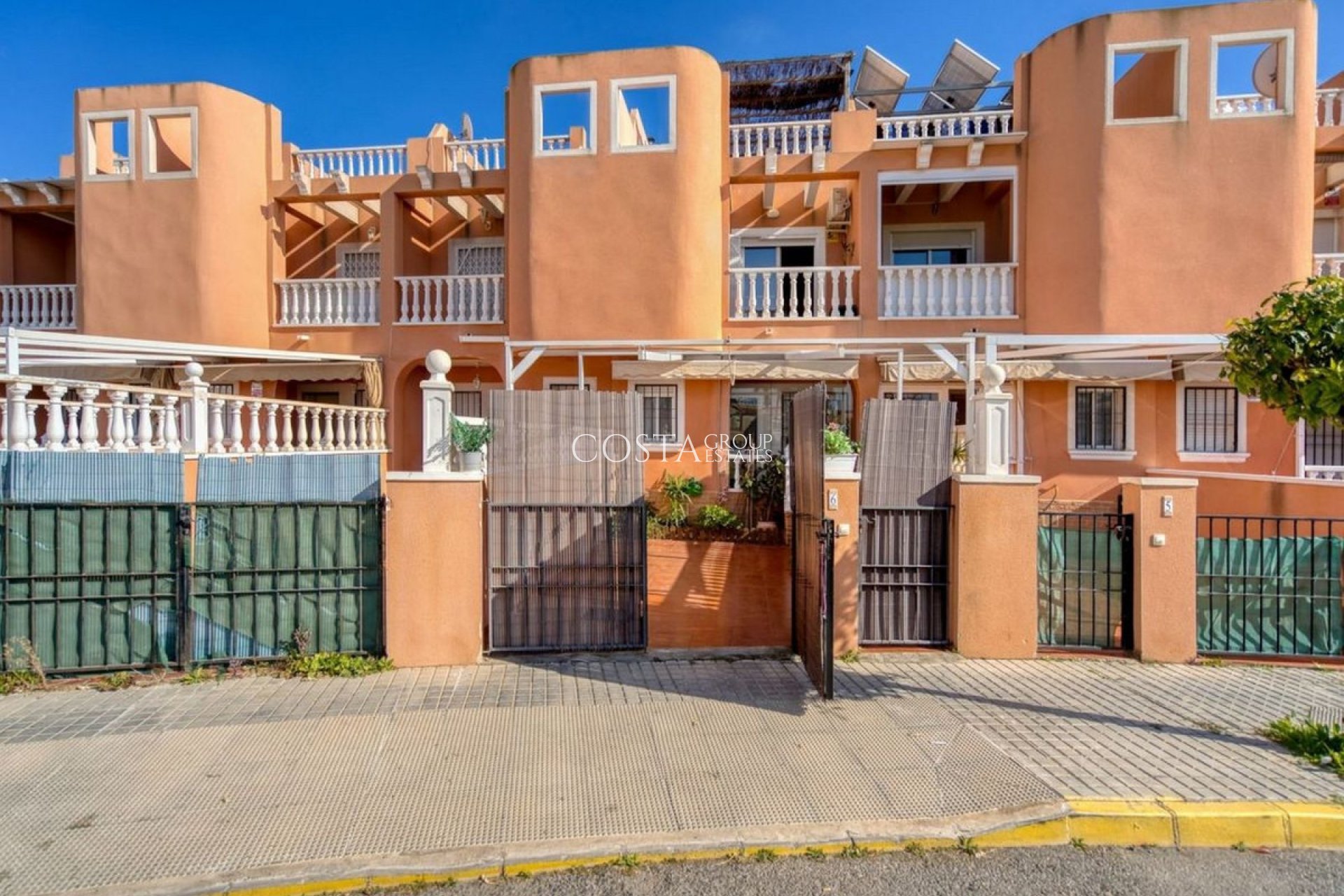 Resale - House -
Torrevieja - Torrevieja Centro