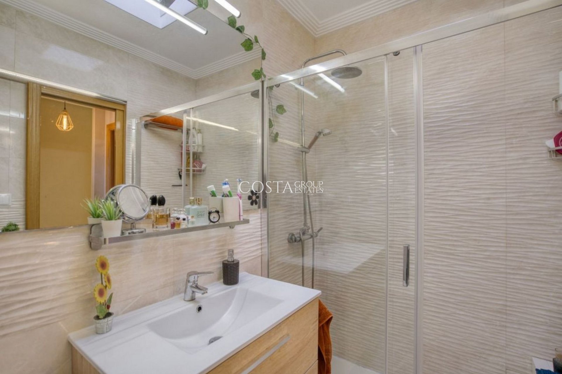 Resale - House -
Torrevieja - Torrevieja Centro