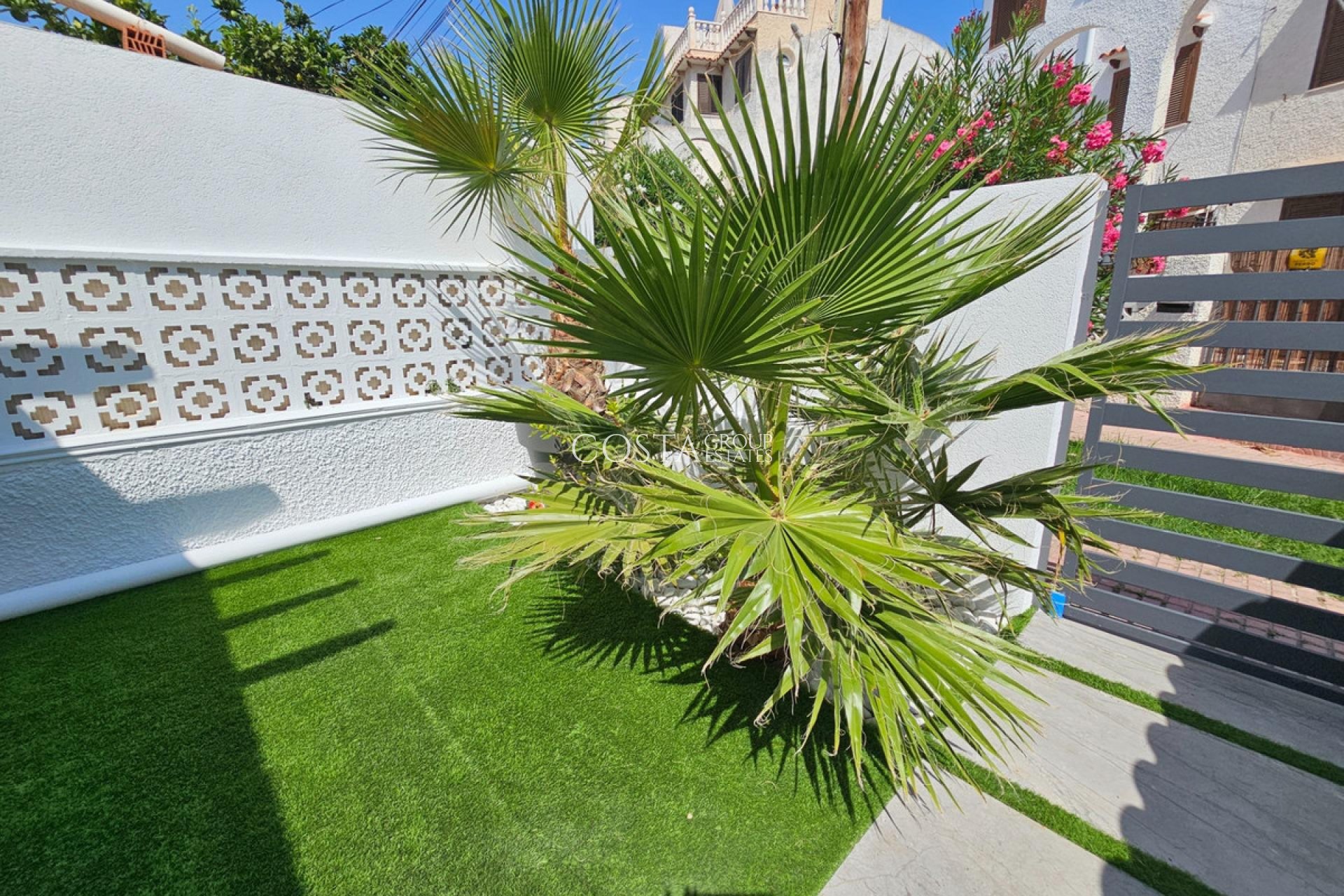 Resale - House -
Torrevieja - Torrevieja Centro