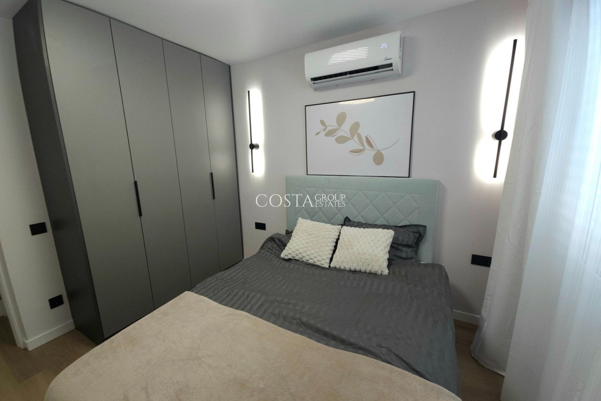 Resale - House -
Torrevieja - Torrevieja Centro