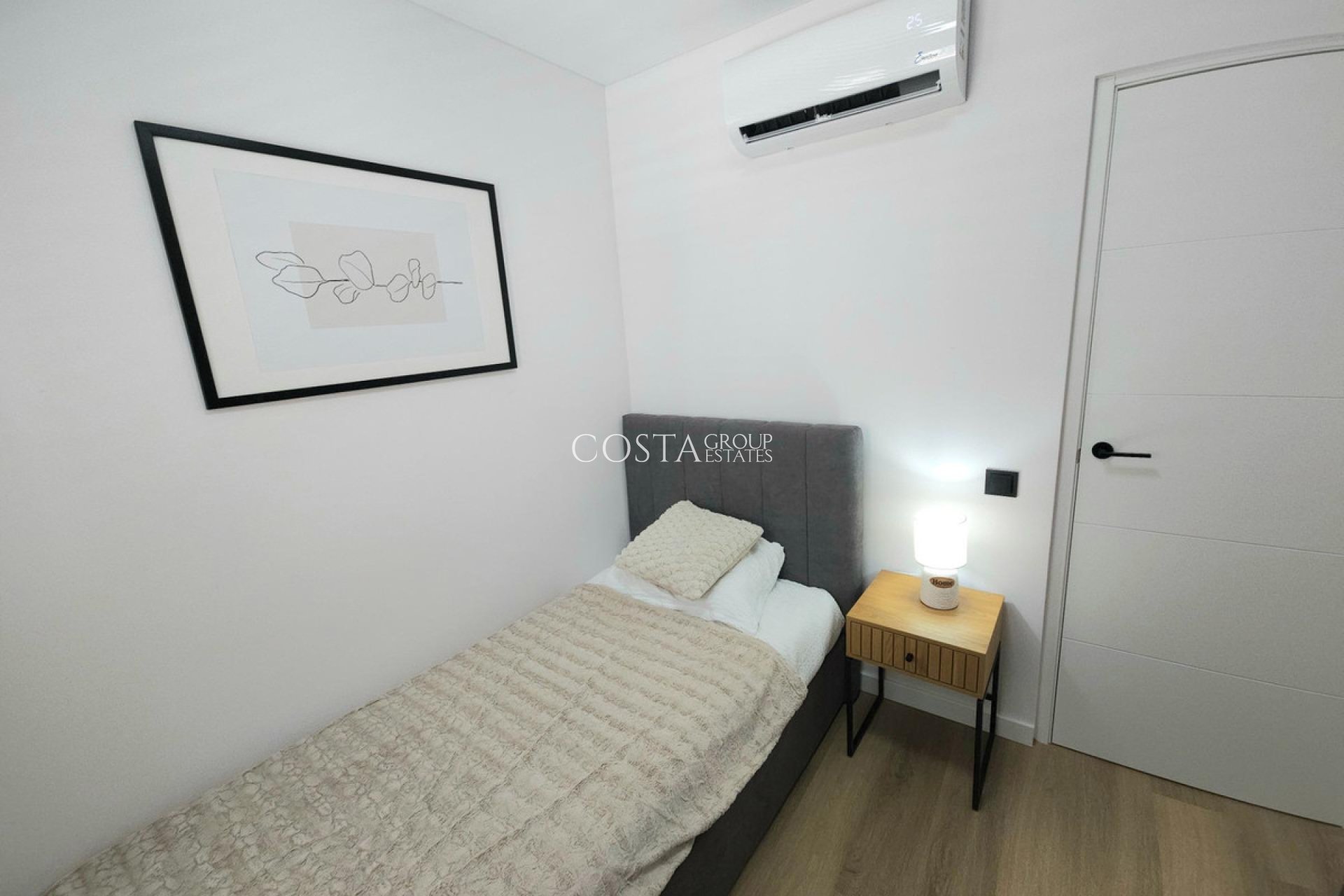 Resale - House -
Torrevieja - Torrevieja Centro