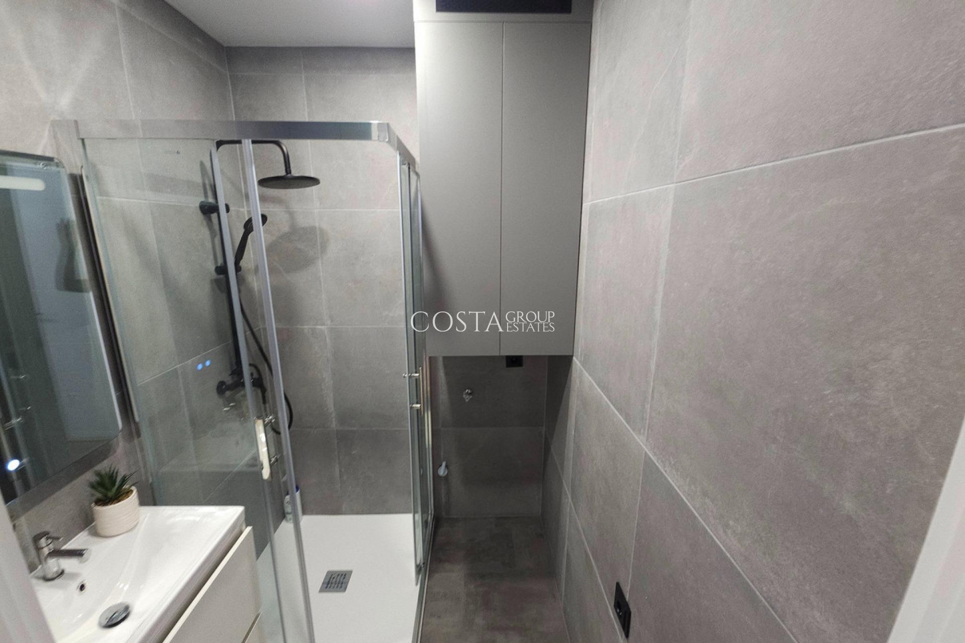 Resale - House -
Torrevieja - Torrevieja Centro