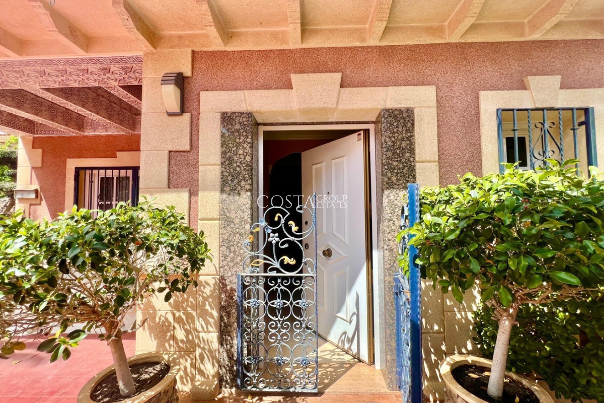 Resale - House -
Torrevieja - Torrevieja Centro