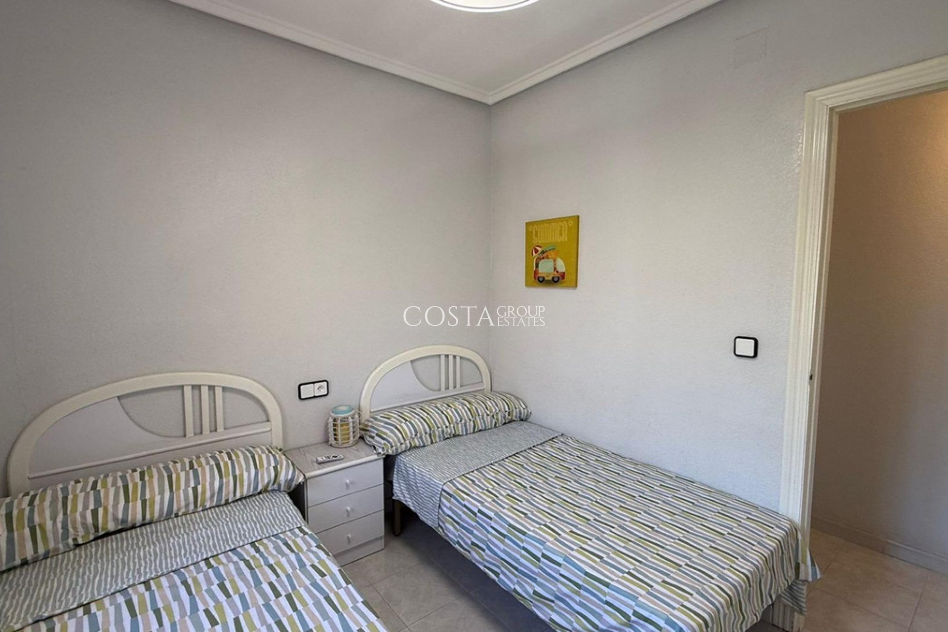 Resale - House -
Torrevieja - Torrevieja Centro