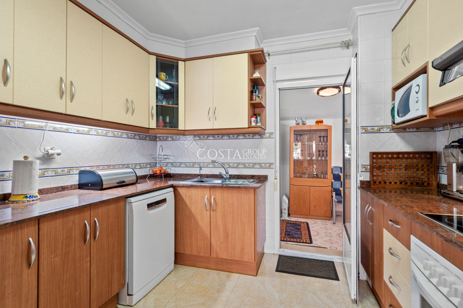 Resale - House -
Torrevieja - Torrevieja Centro