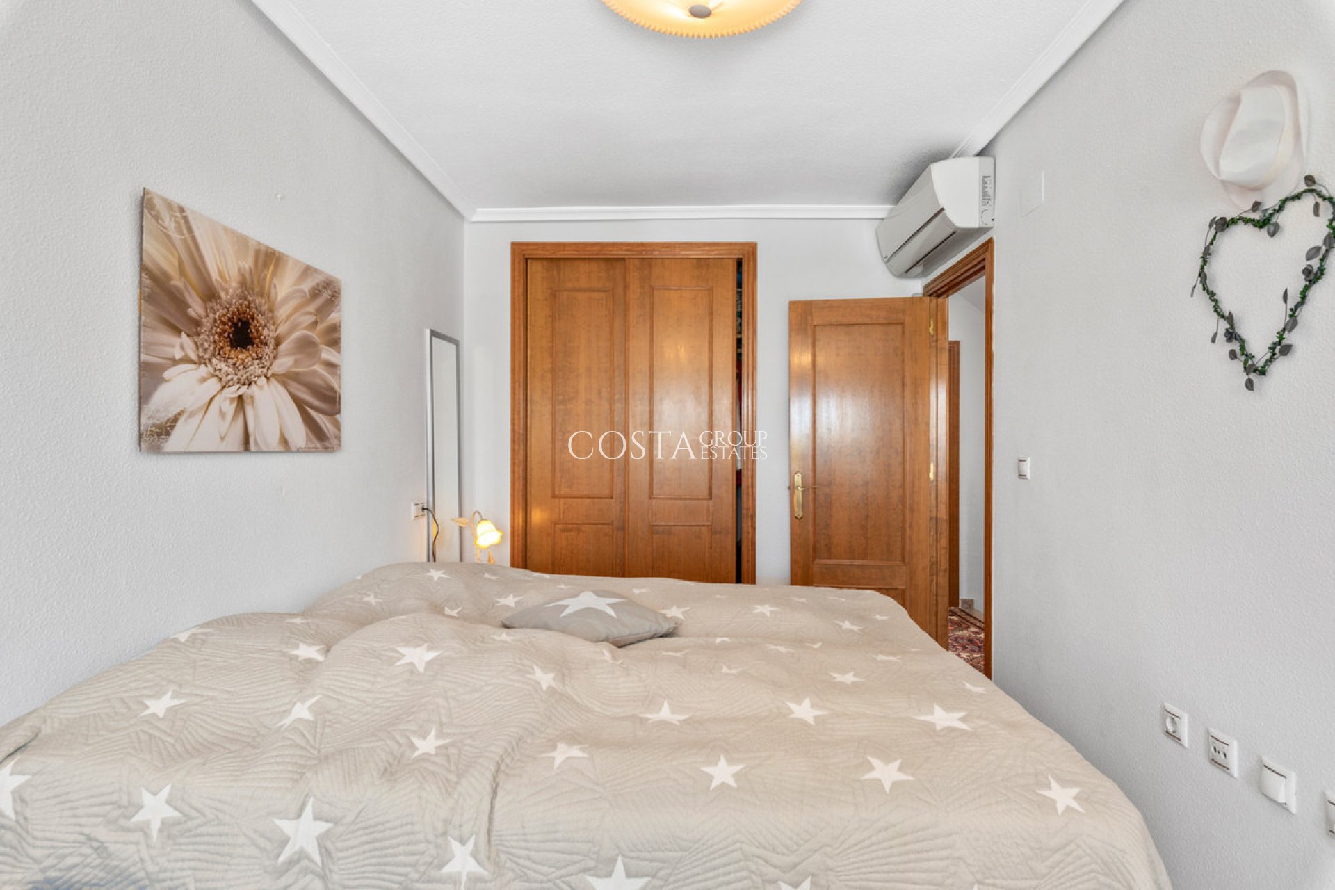 Resale - House -
Torrevieja - Torrevieja Centro