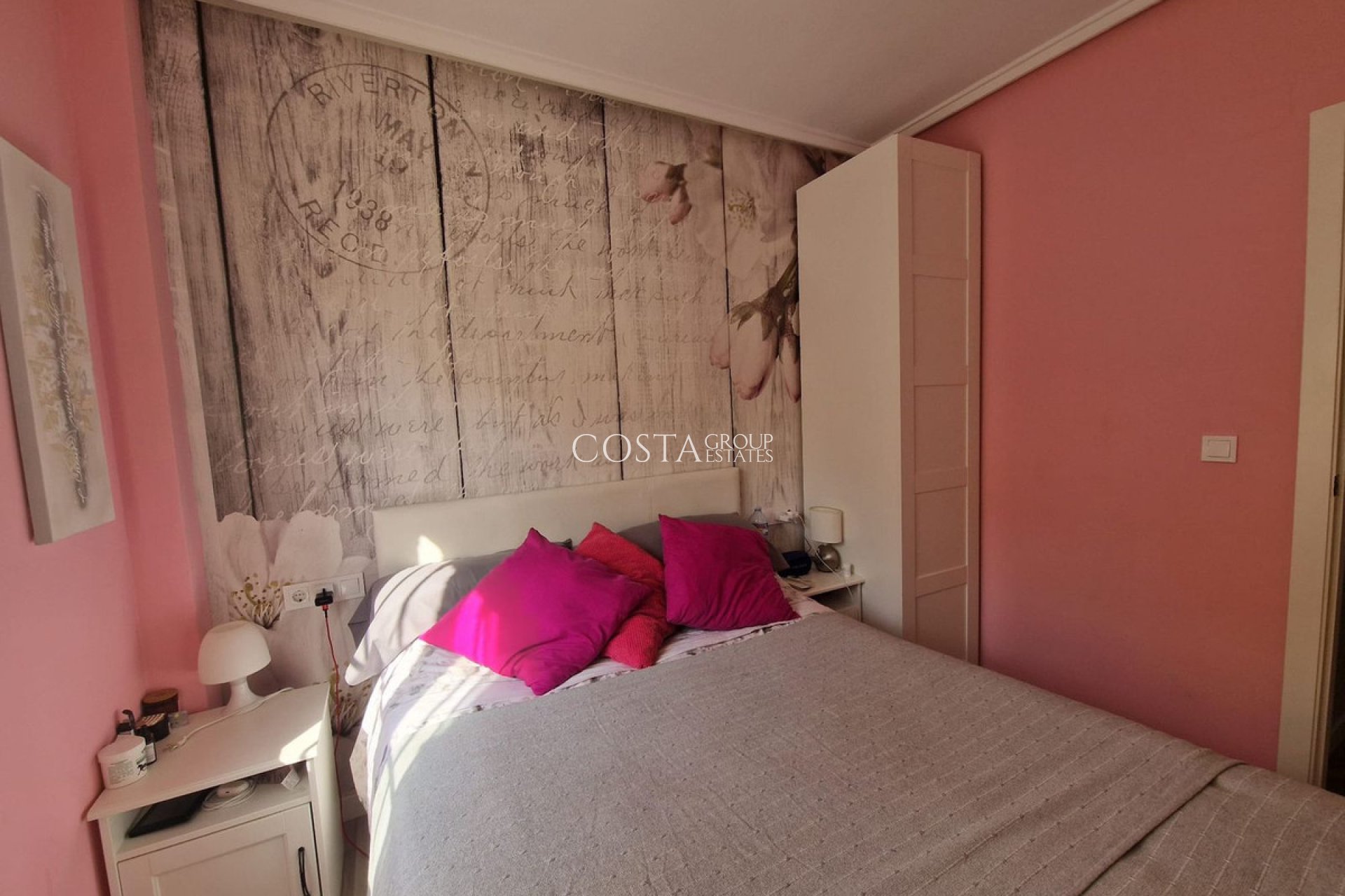 Resale - House -
Torrevieja - Torrevieja Centro