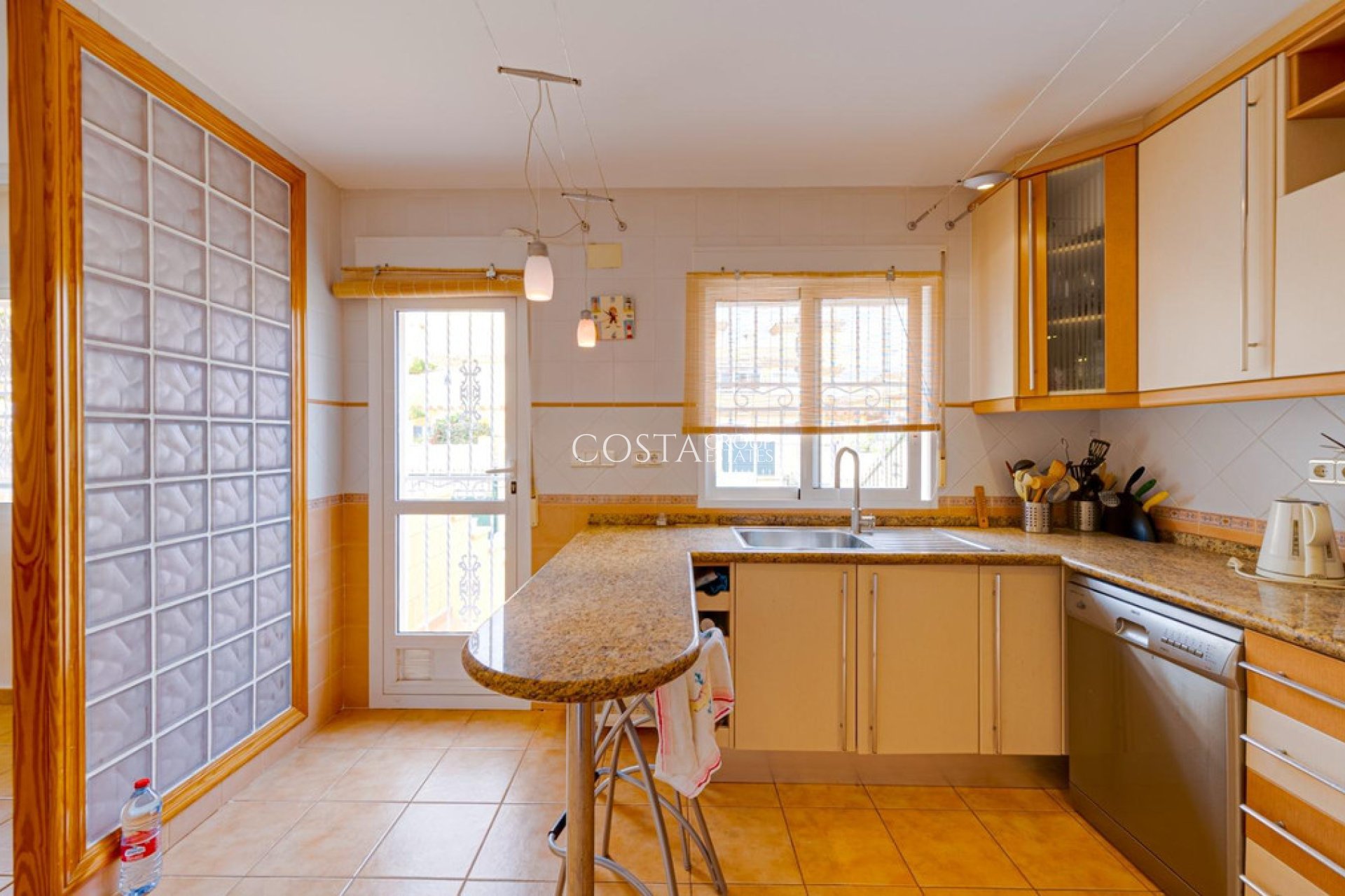 Resale - House -
Torrevieja - Torrevieja Centro