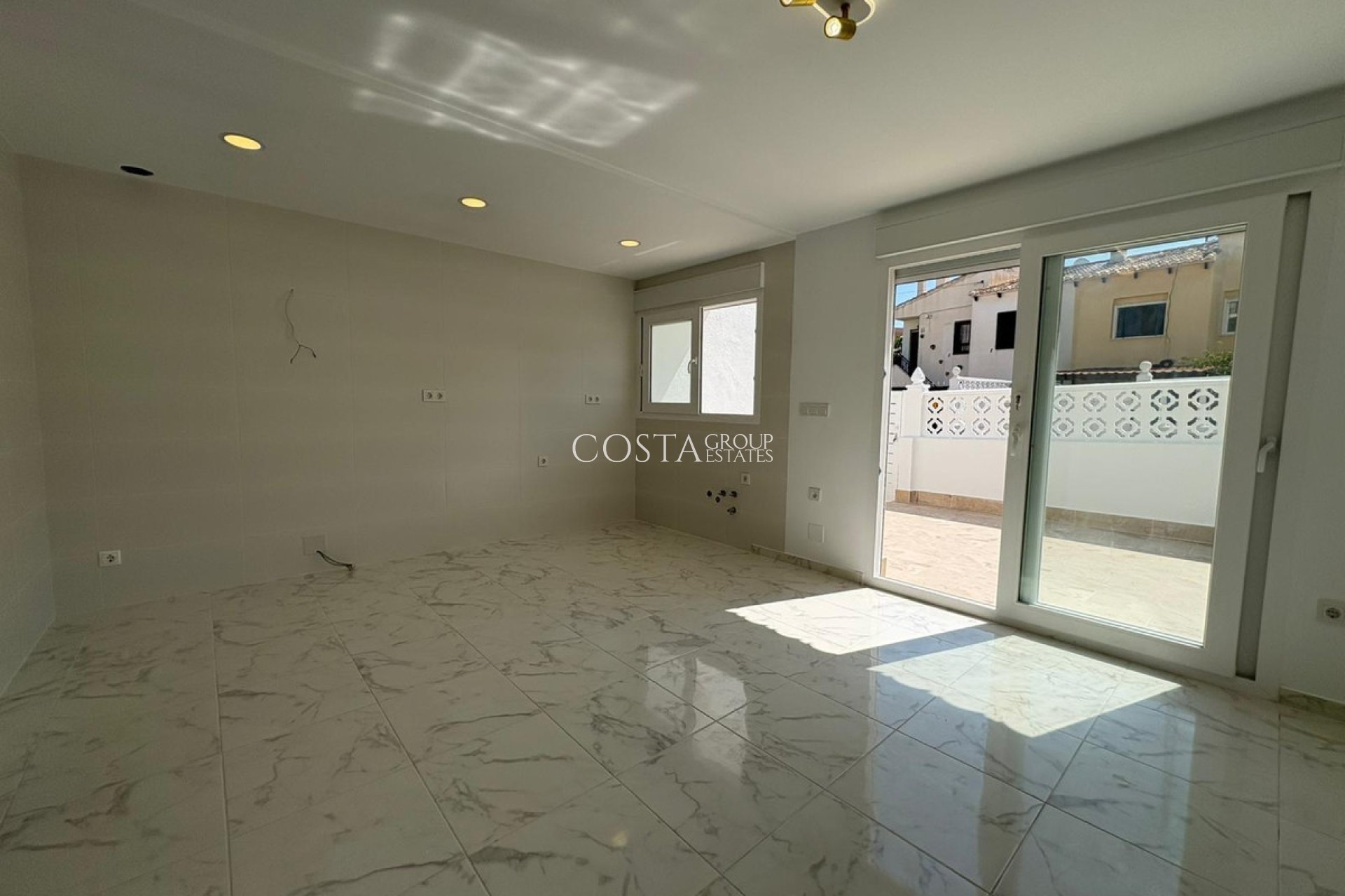 Resale - House -
Torrevieja - Torrevieja Centro