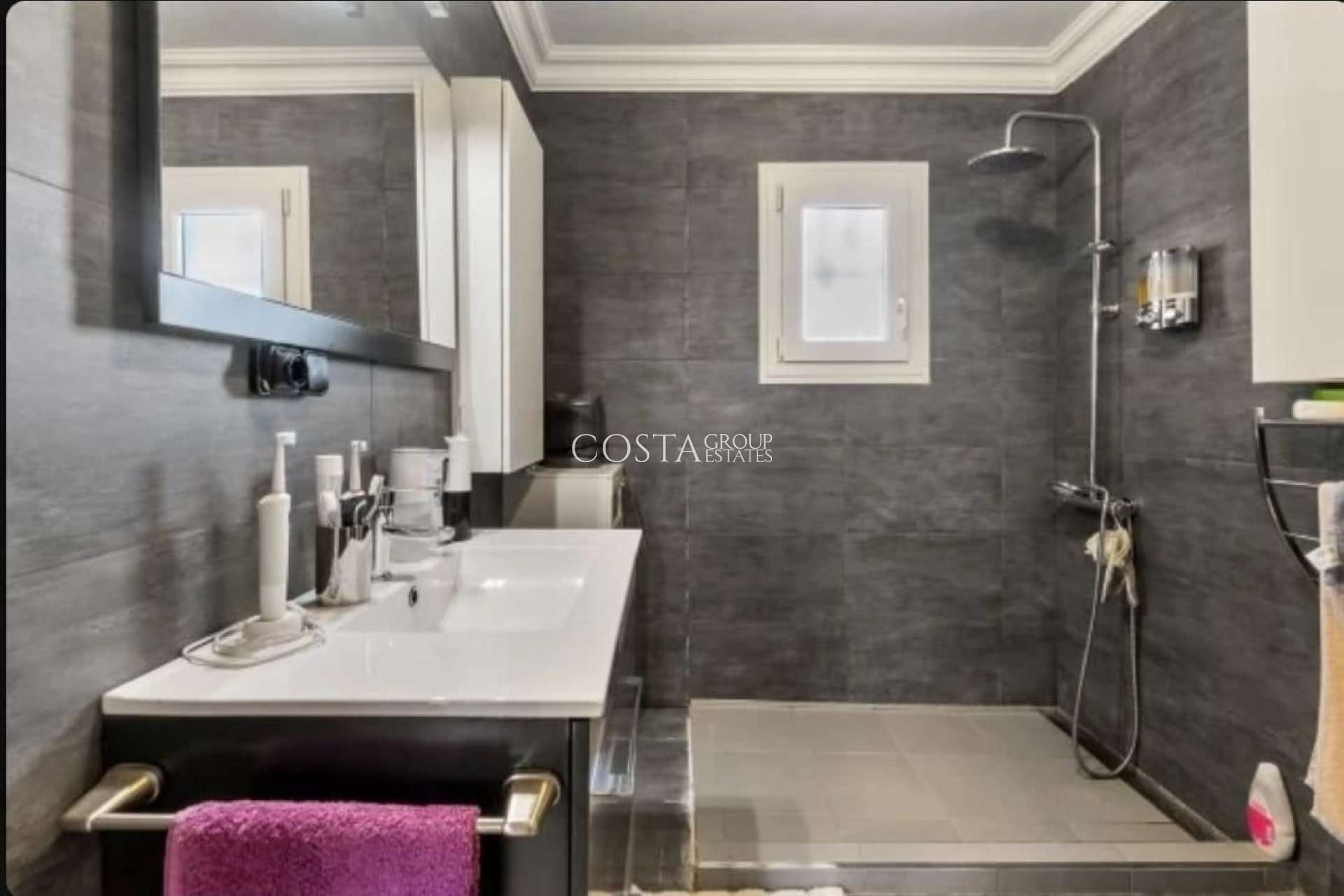 Resale - House -
Torrevieja - Torrevieja Centro