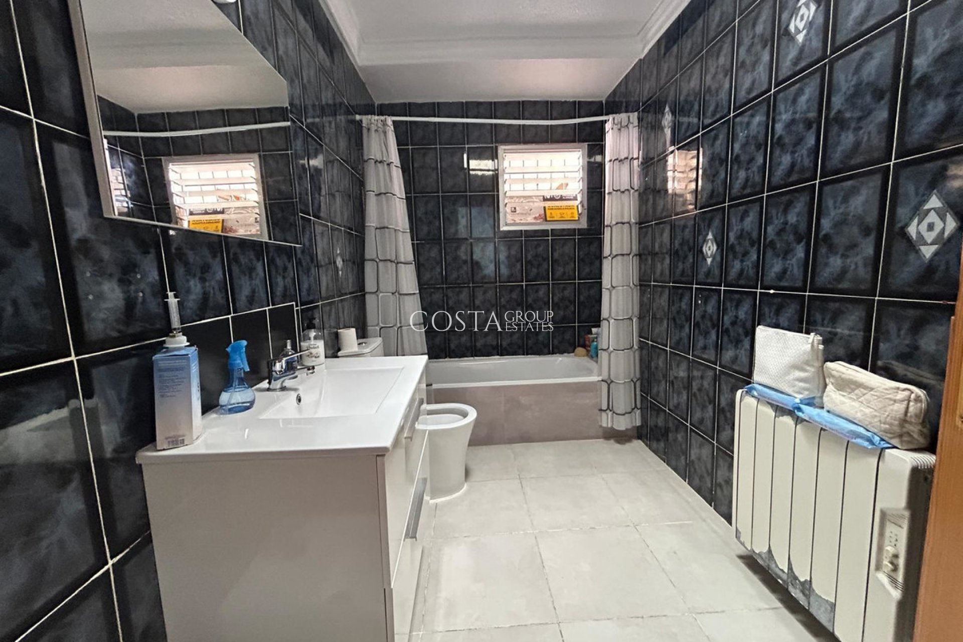 Resale - House -
Torrevieja - Torrevieja Centro