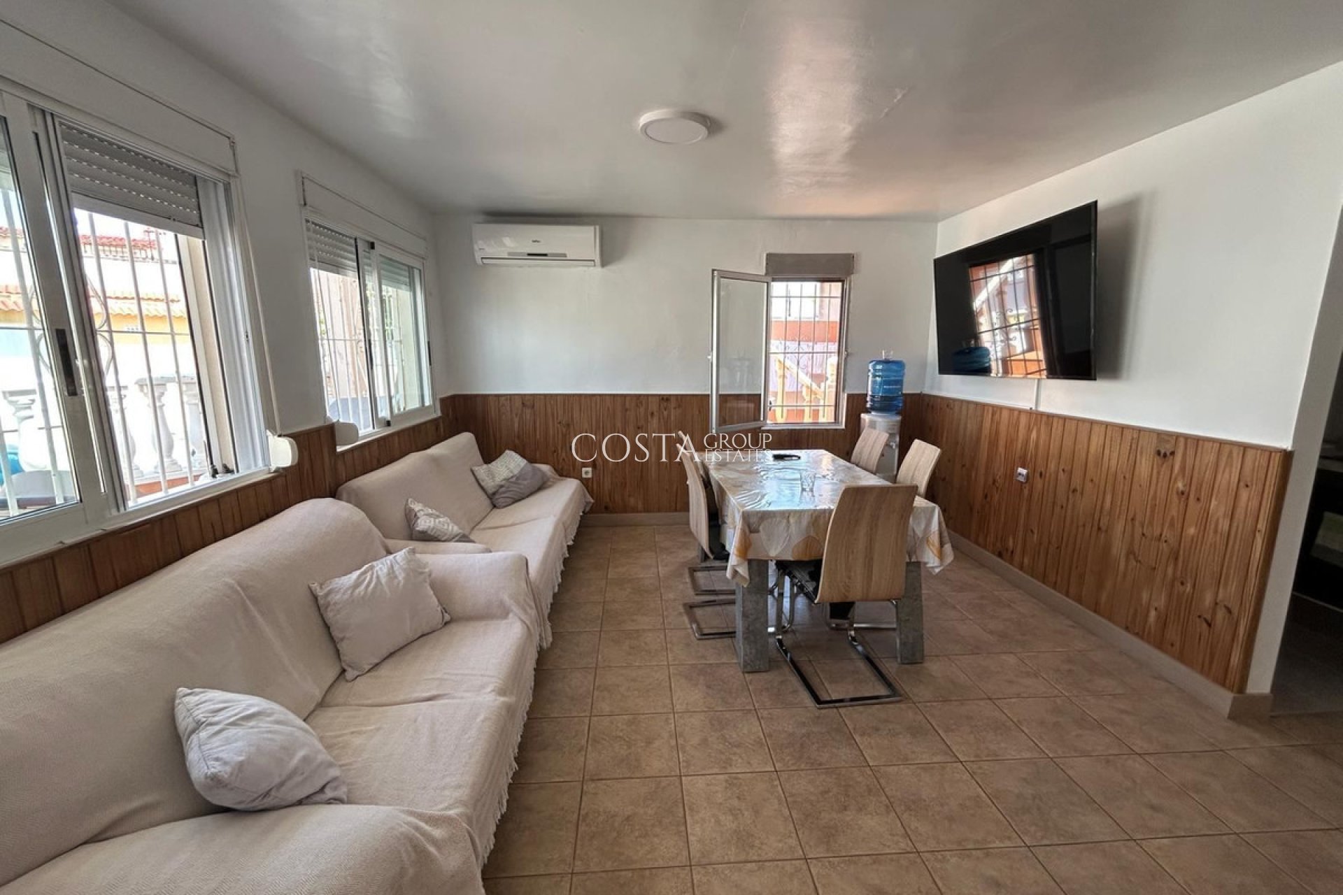 Resale - House -
Torrevieja - Torrevieja Centro