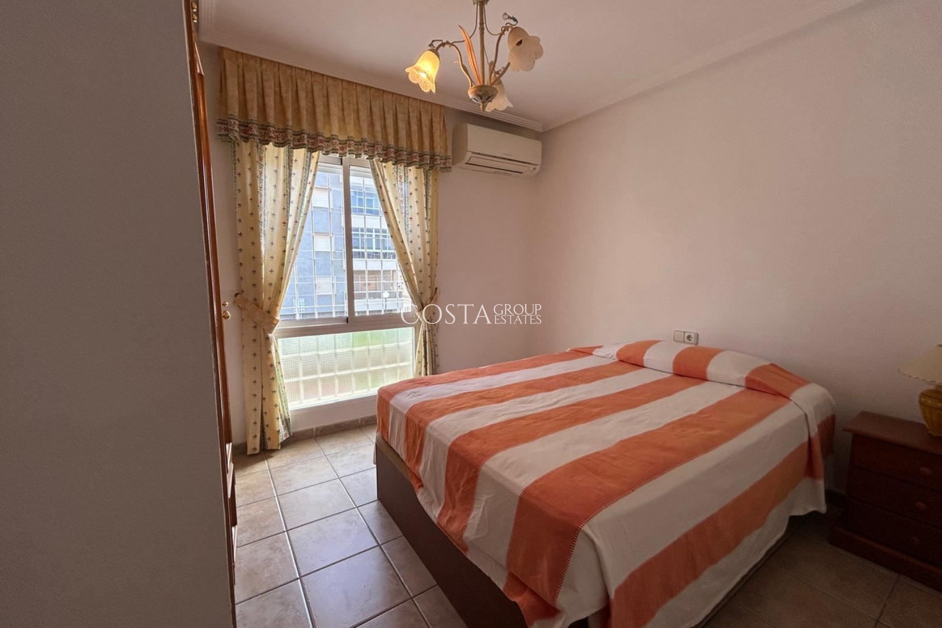 Resale - House -
Torrevieja - Torrevieja Centro