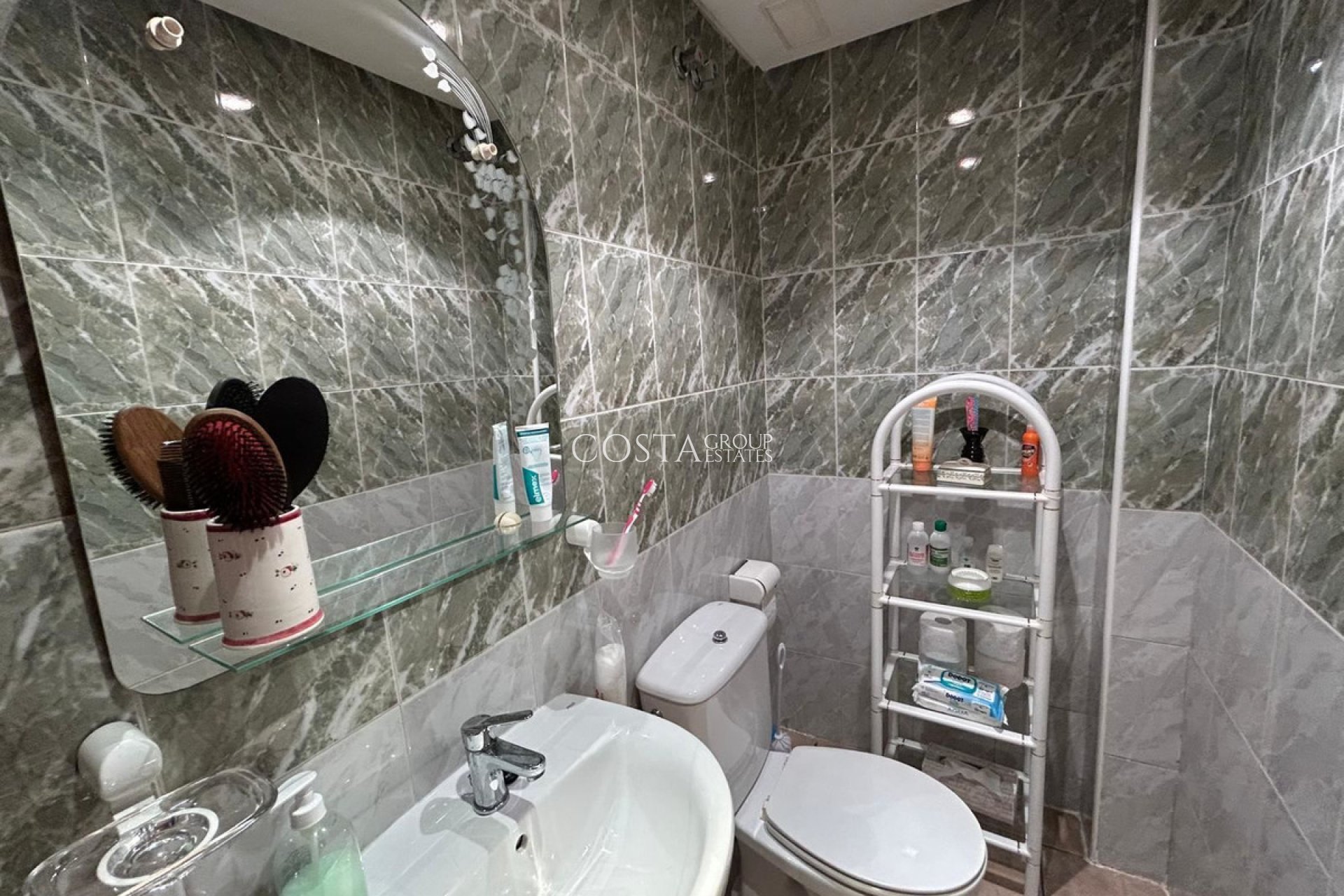 Resale - House -
Torrevieja - Torrevieja Centro