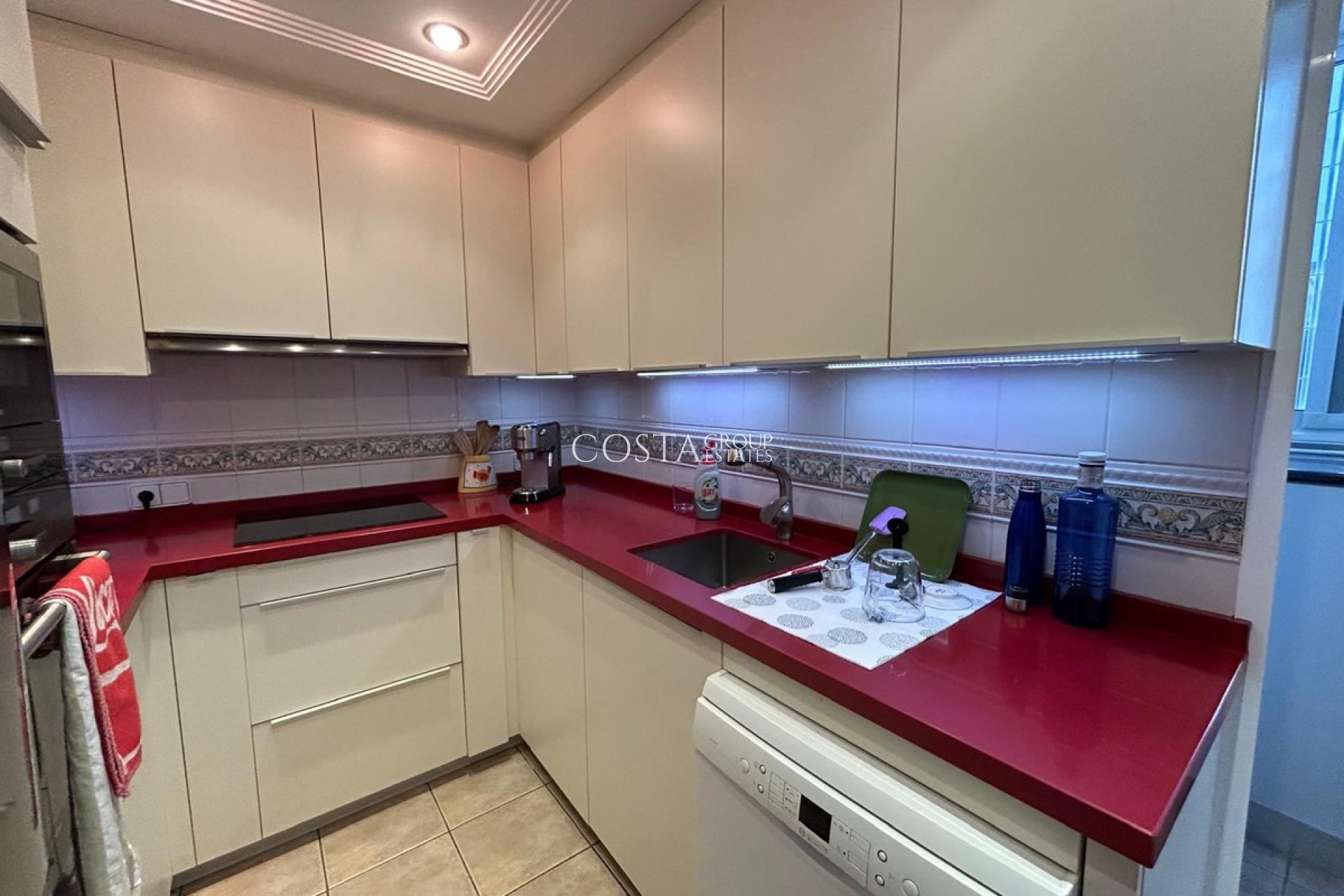 Resale - House -
Torrevieja - Torrevieja Centro