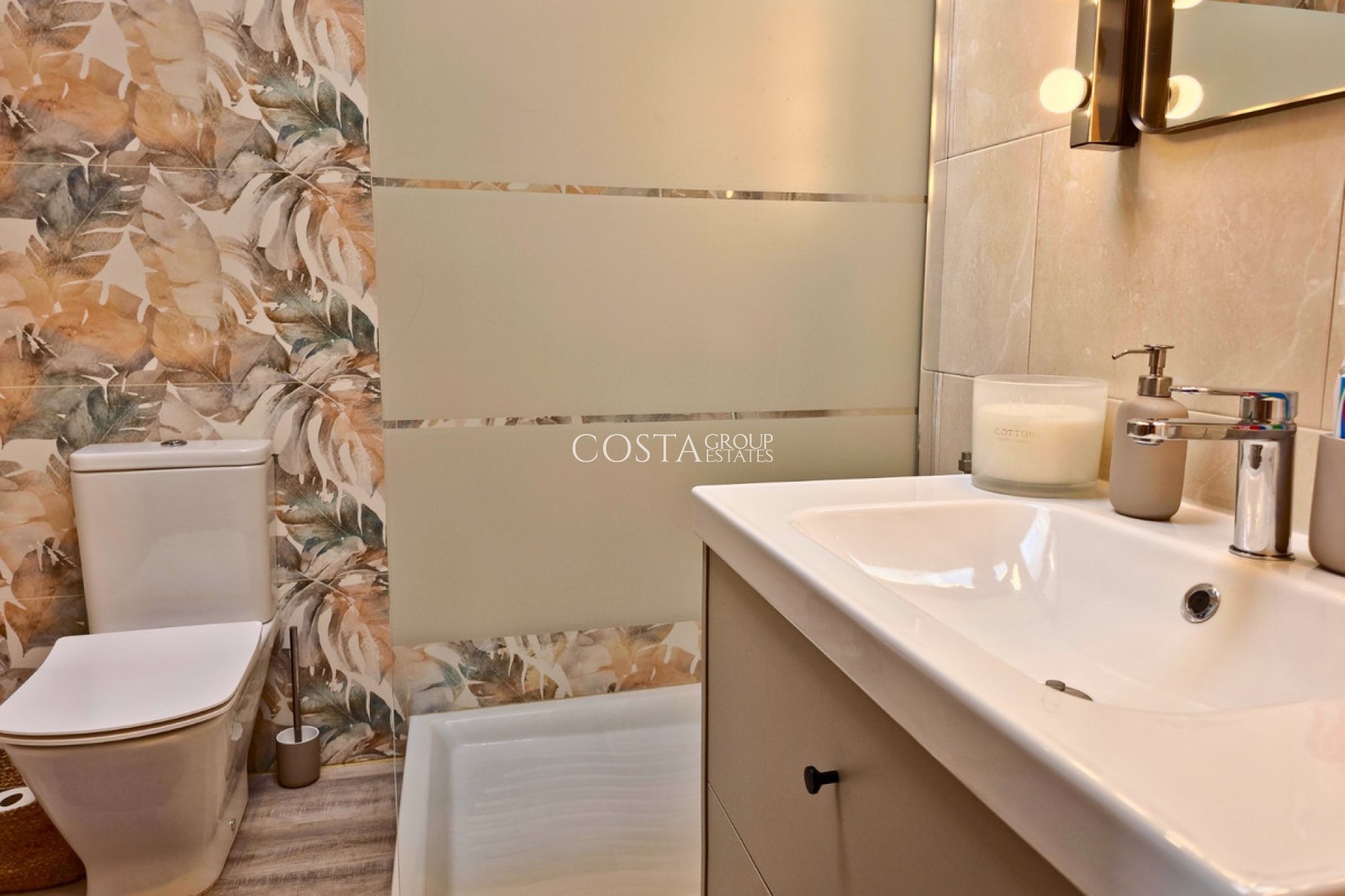 Resale - House -
Torrevieja - Torrevieja Centro