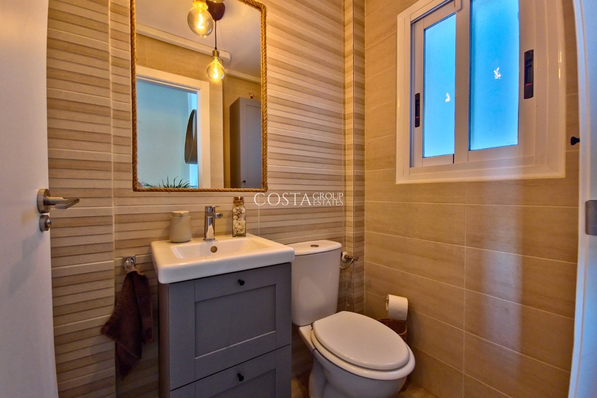 Resale - House -
Torrevieja - Torrevieja Centro