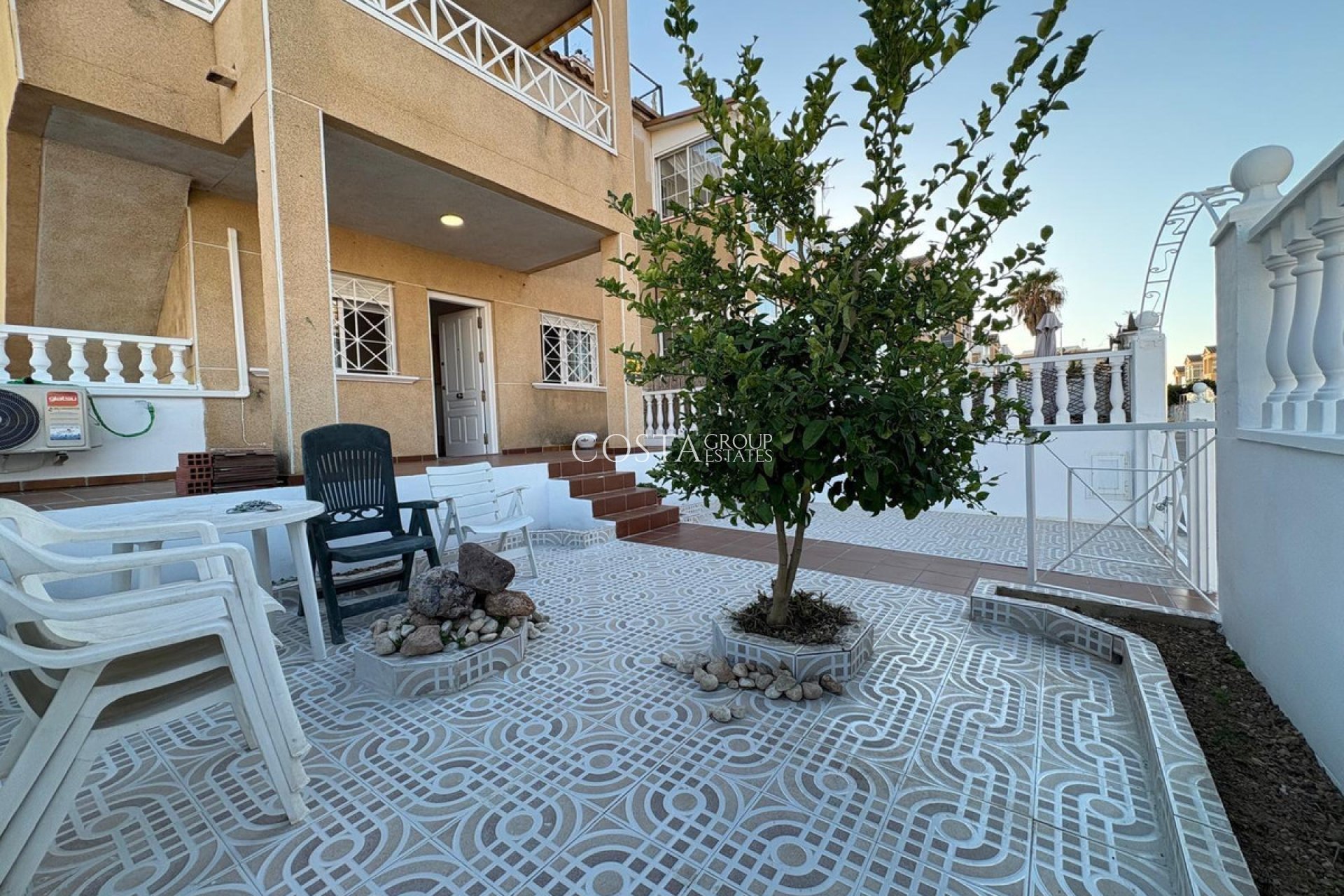 Resale - House -
Torrevieja - Torrevieja Centro