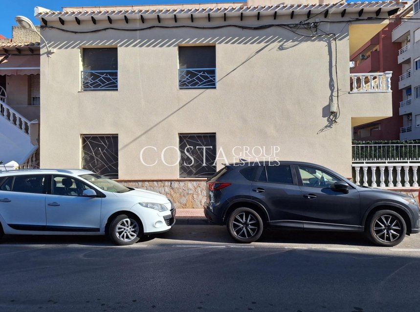 Resale - House -
Torrevieja