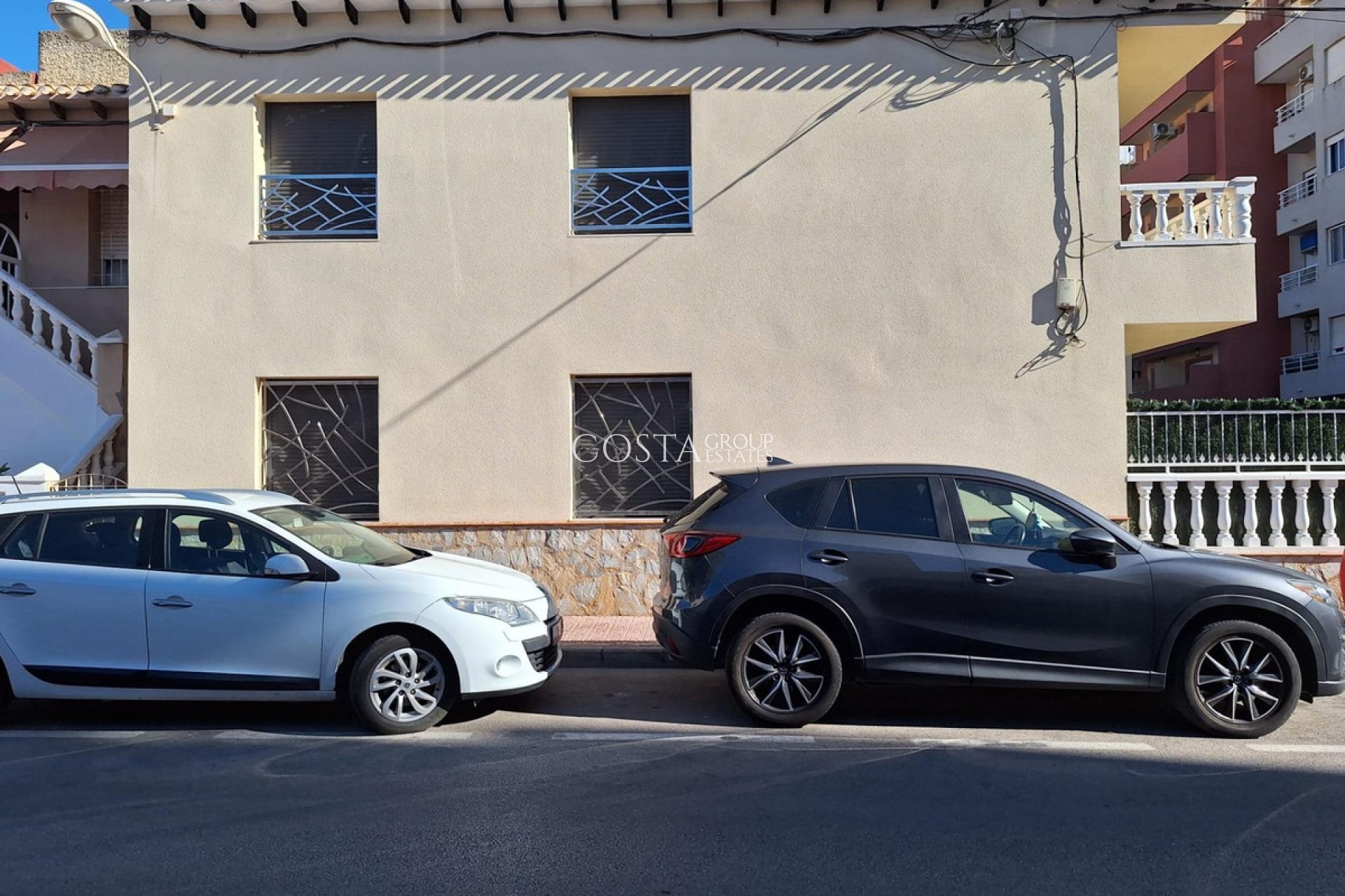 Resale - House -
Torrevieja