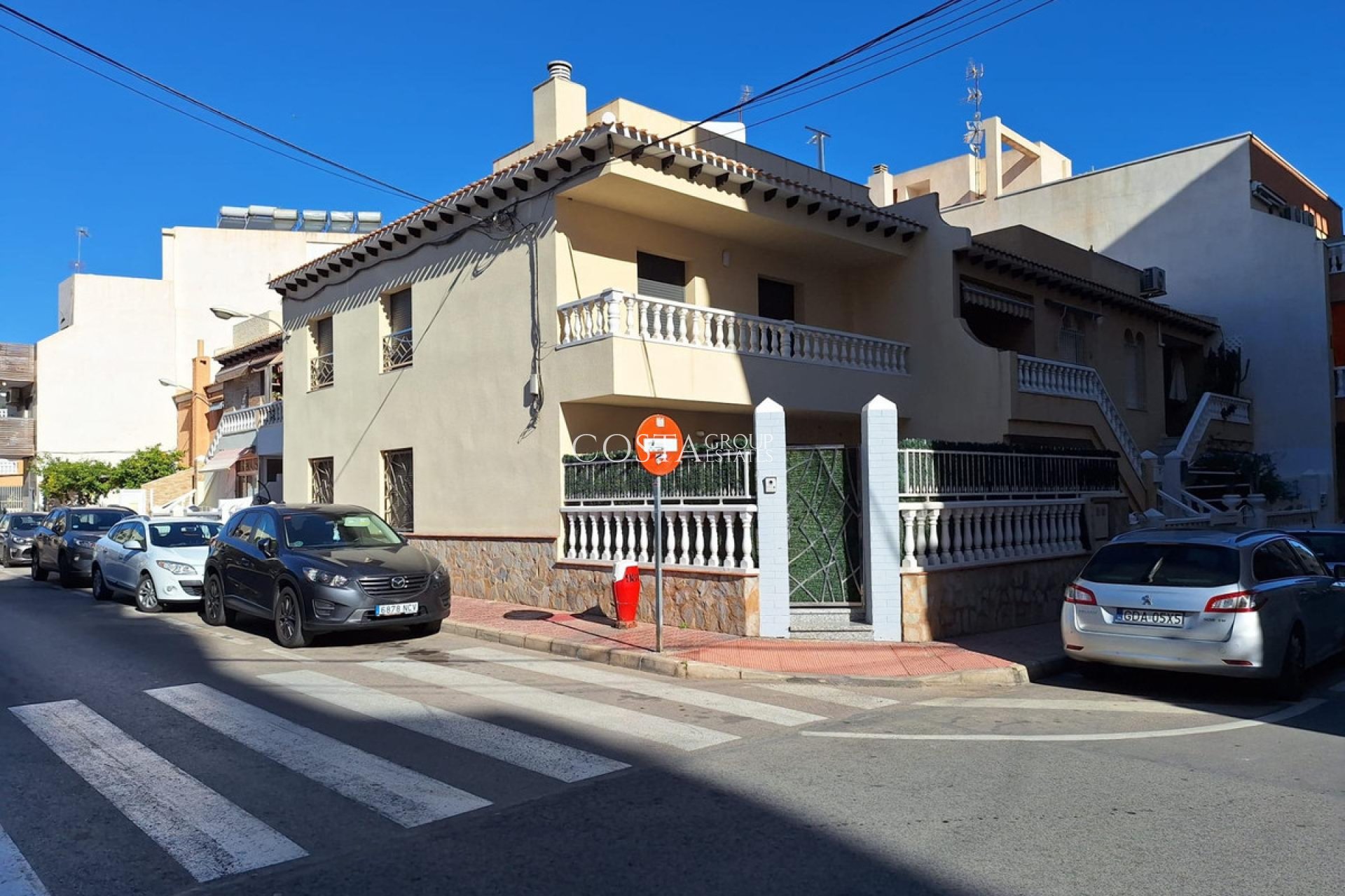Resale - House -
Torrevieja