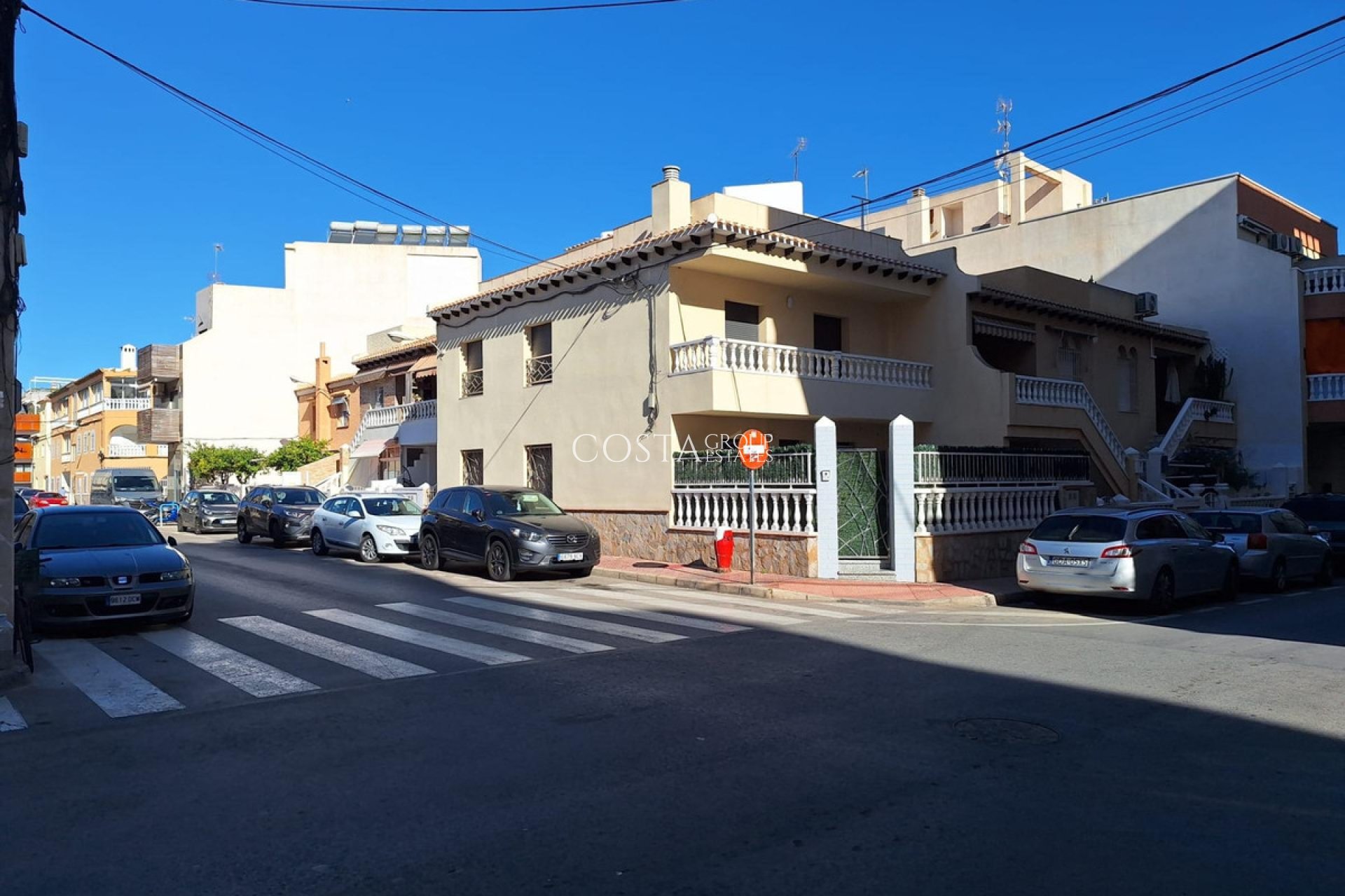 Resale - House -
Torrevieja