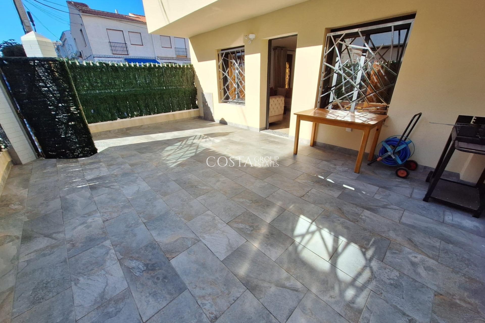 Resale - House -
Torrevieja