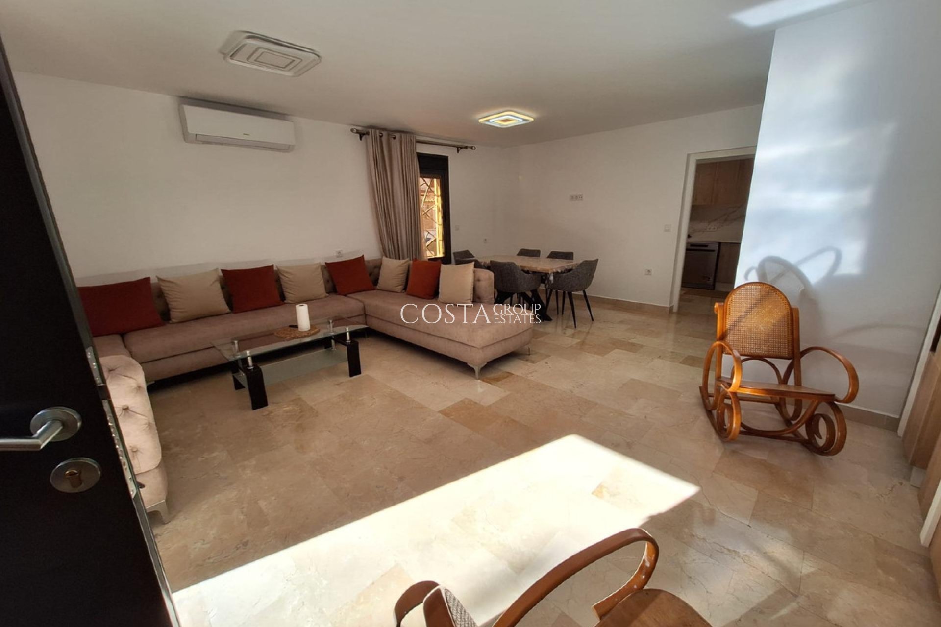 Resale - House -
Torrevieja