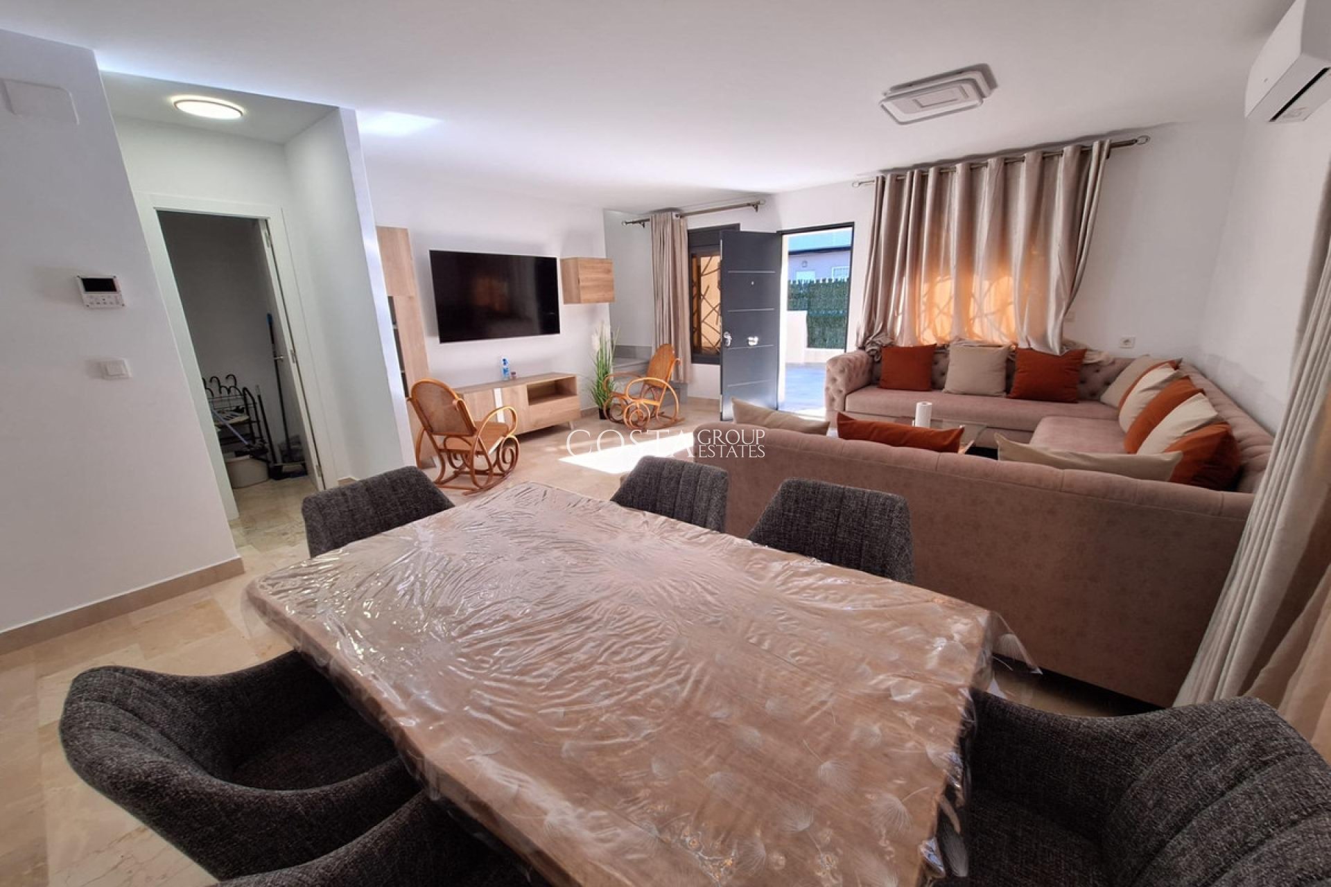 Resale - House -
Torrevieja