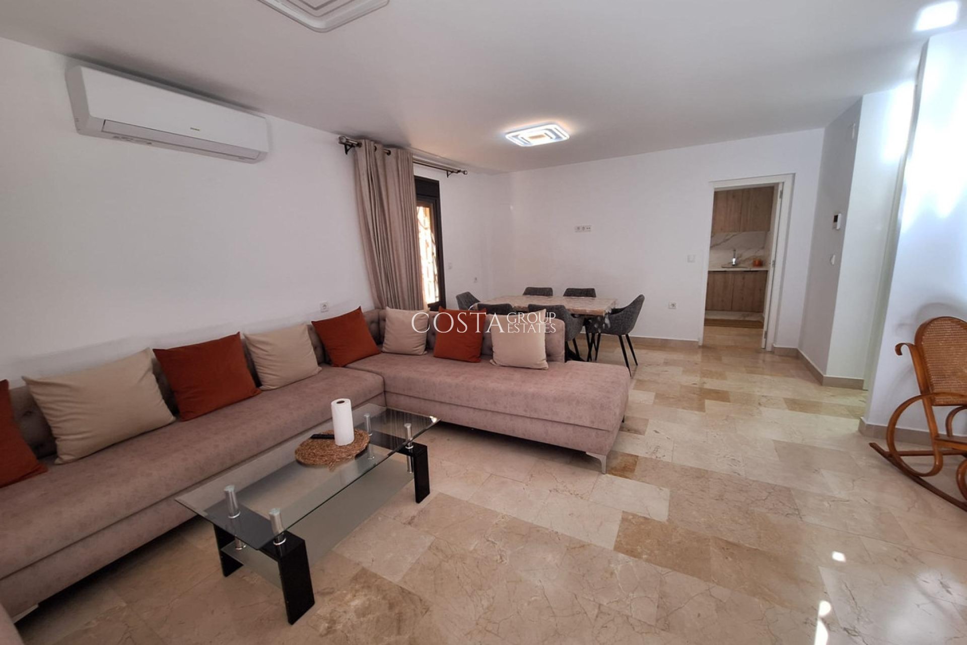 Resale - House -
Torrevieja