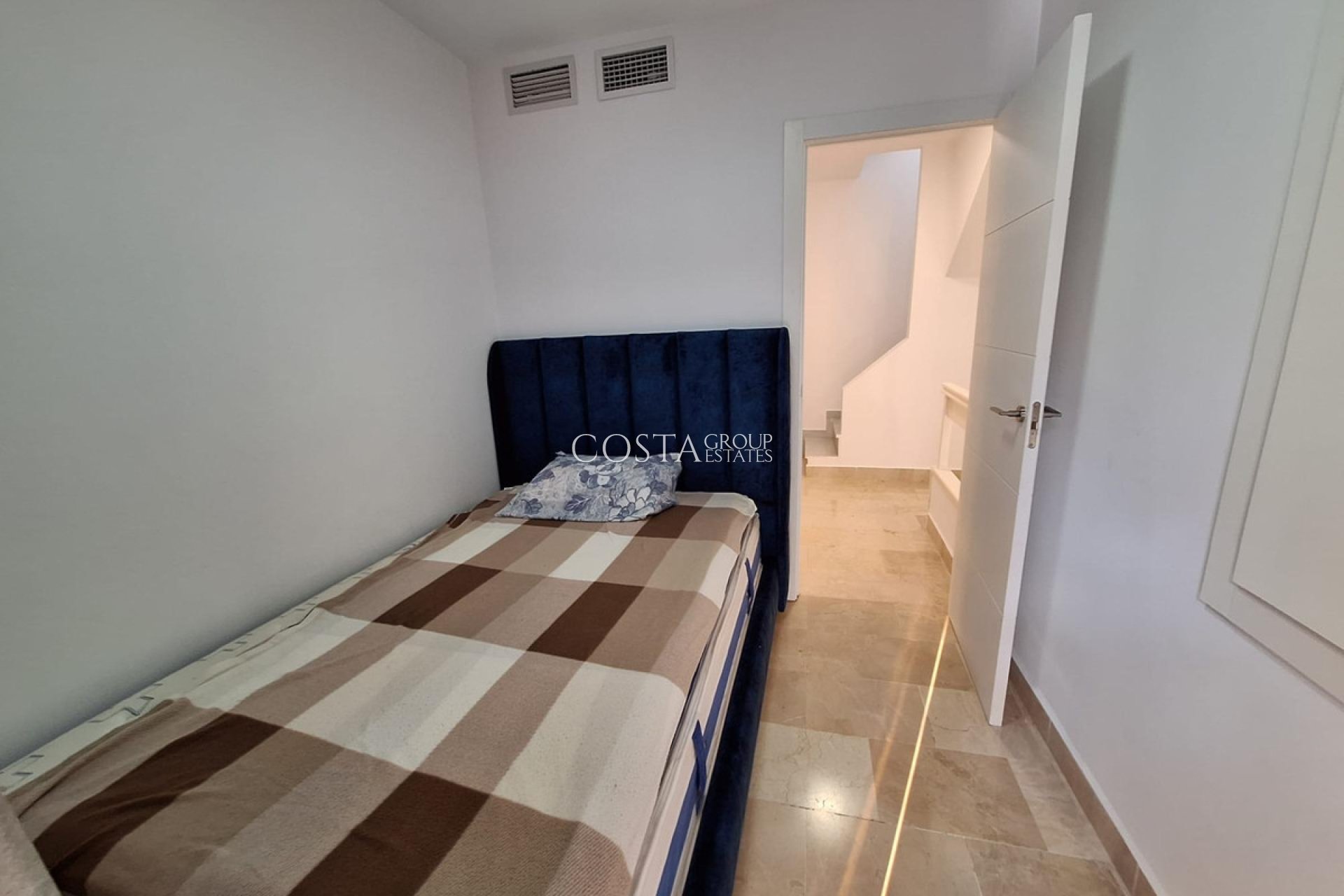 Resale - House -
Torrevieja