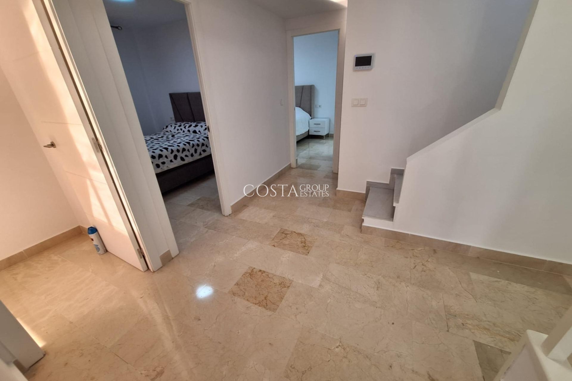 Resale - House -
Torrevieja