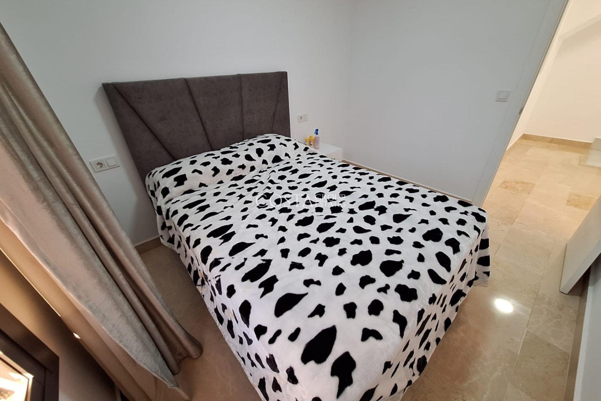 Resale - House -
Torrevieja