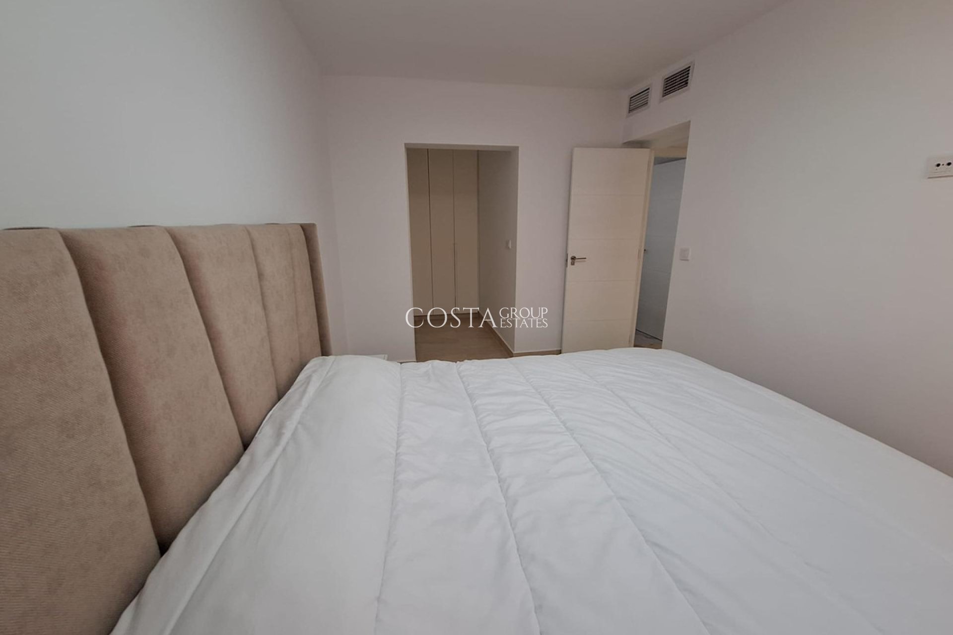 Resale - House -
Torrevieja