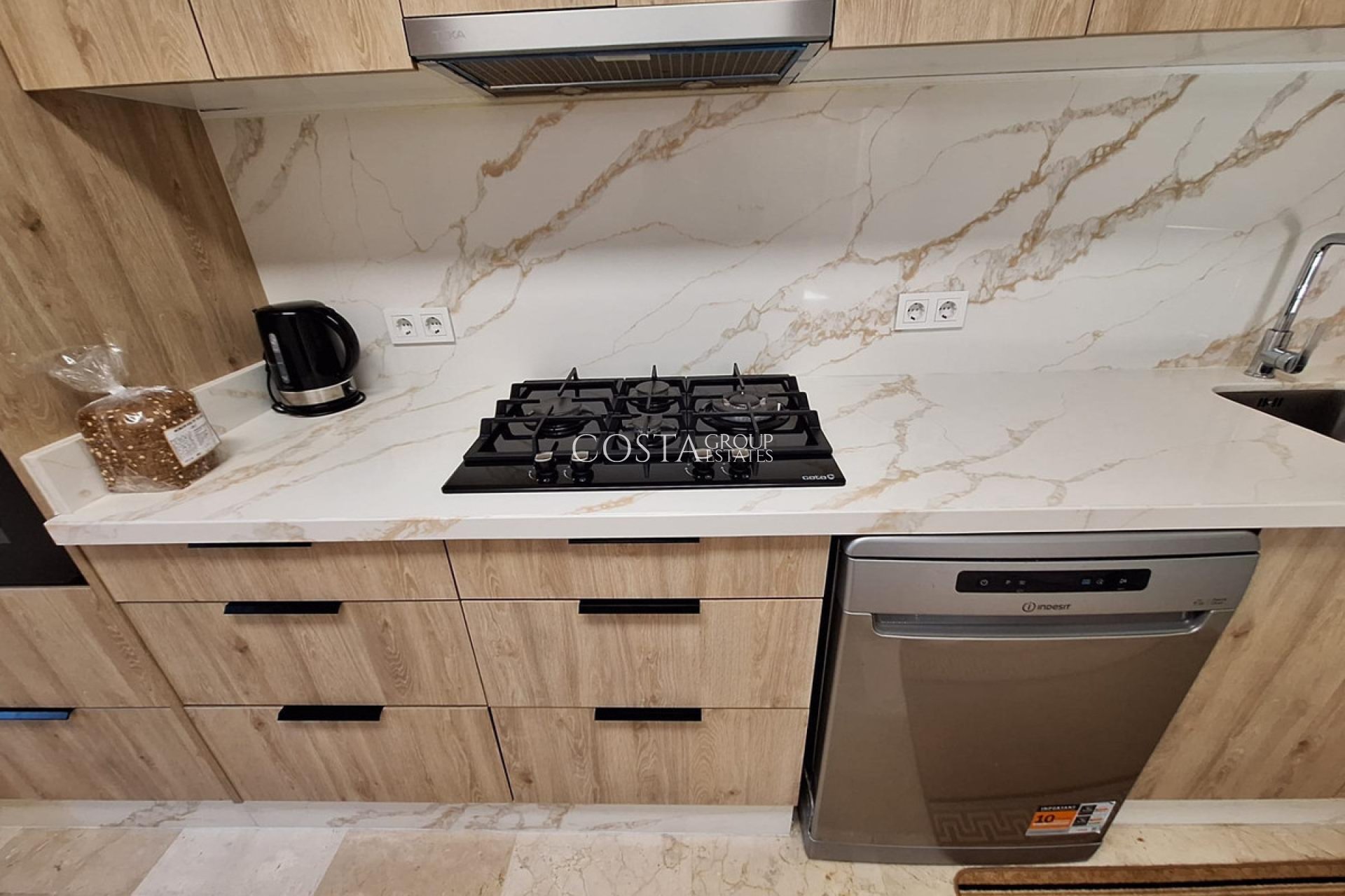 Resale - House -
Torrevieja