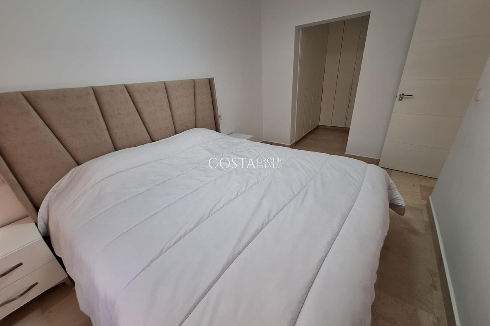 Resale - House -
Torrevieja