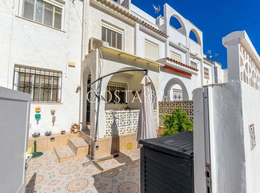 Resale - House -
Torrevieja
