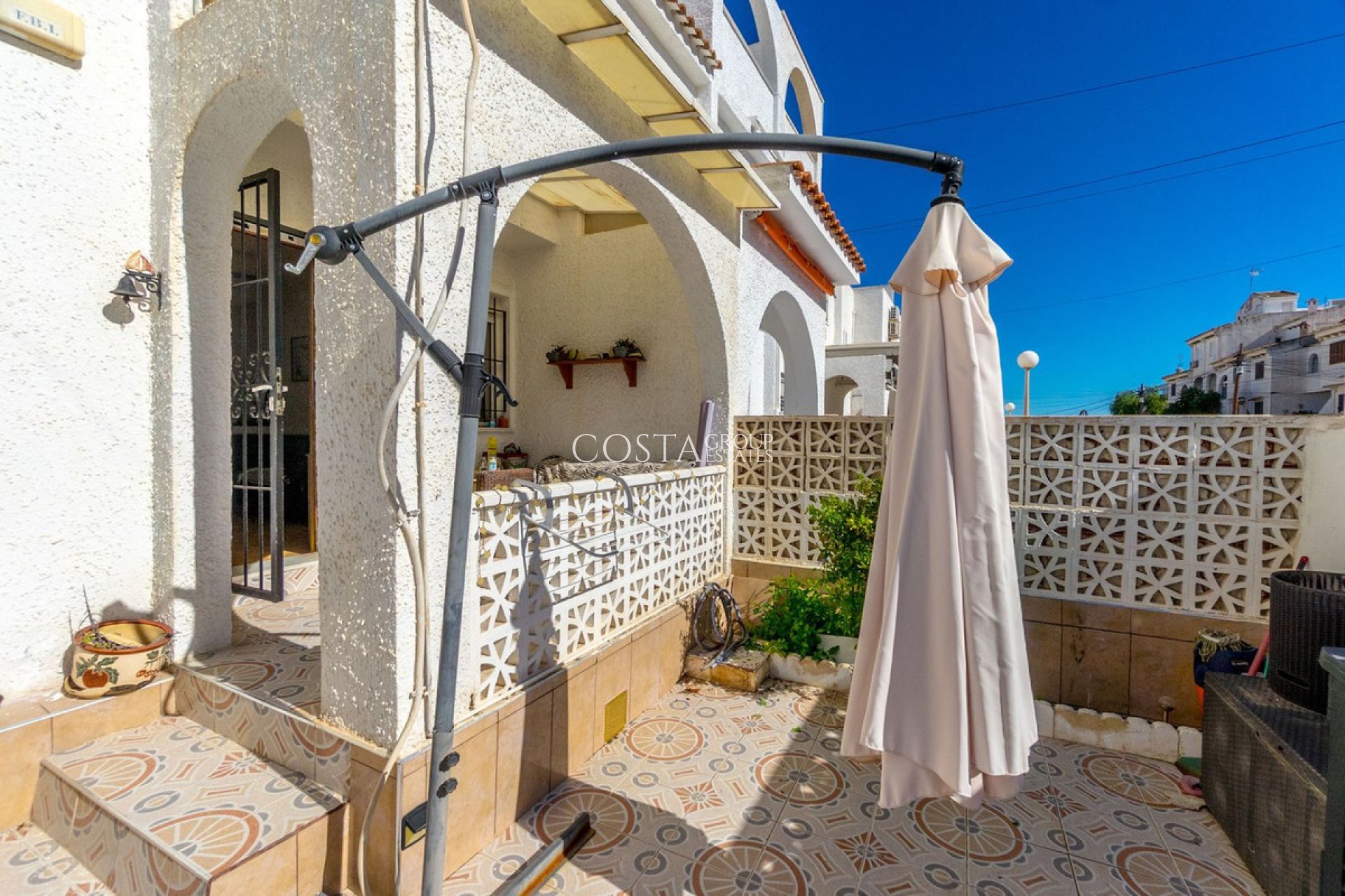 Resale - House -
Torrevieja