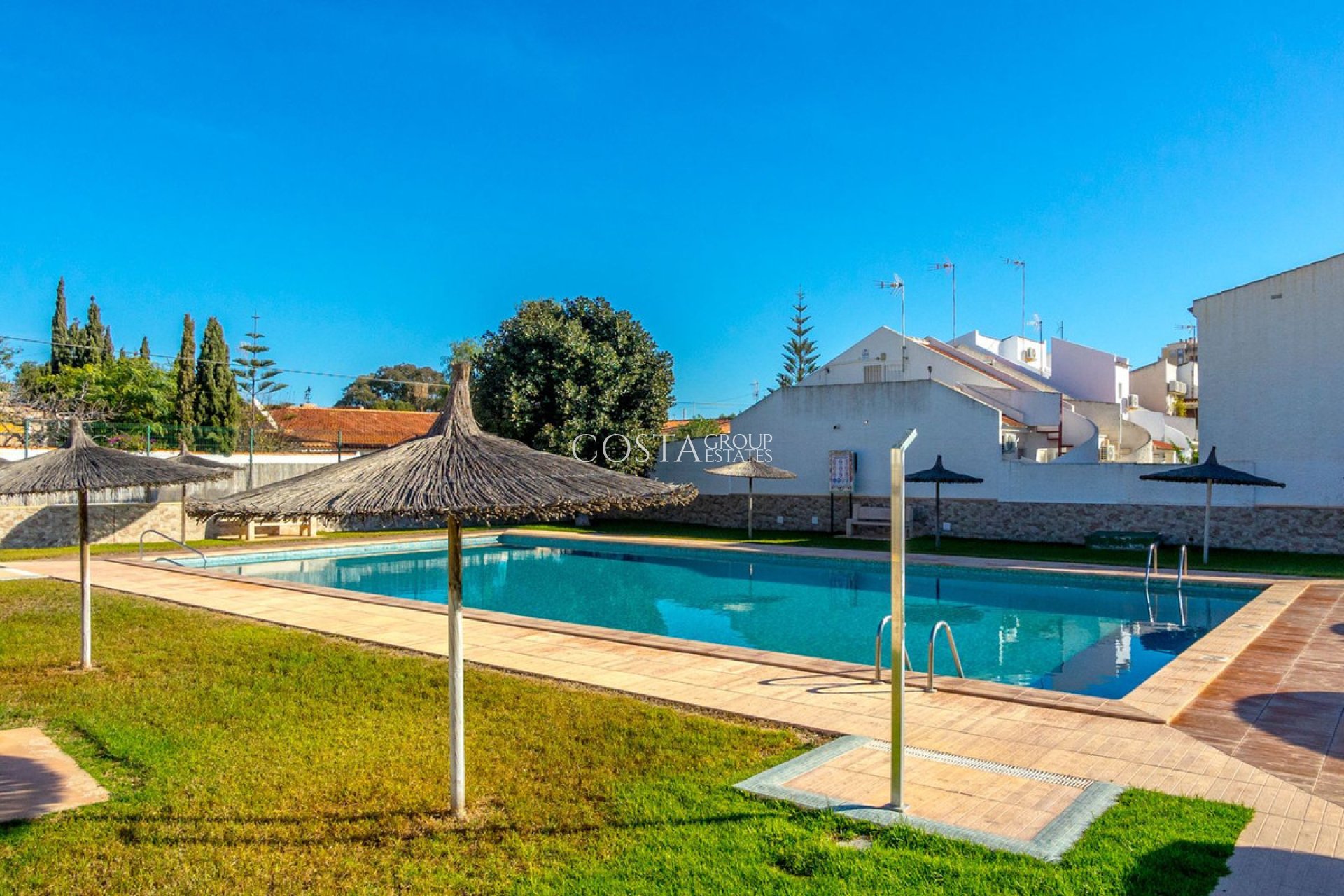 Resale - House -
Torrevieja