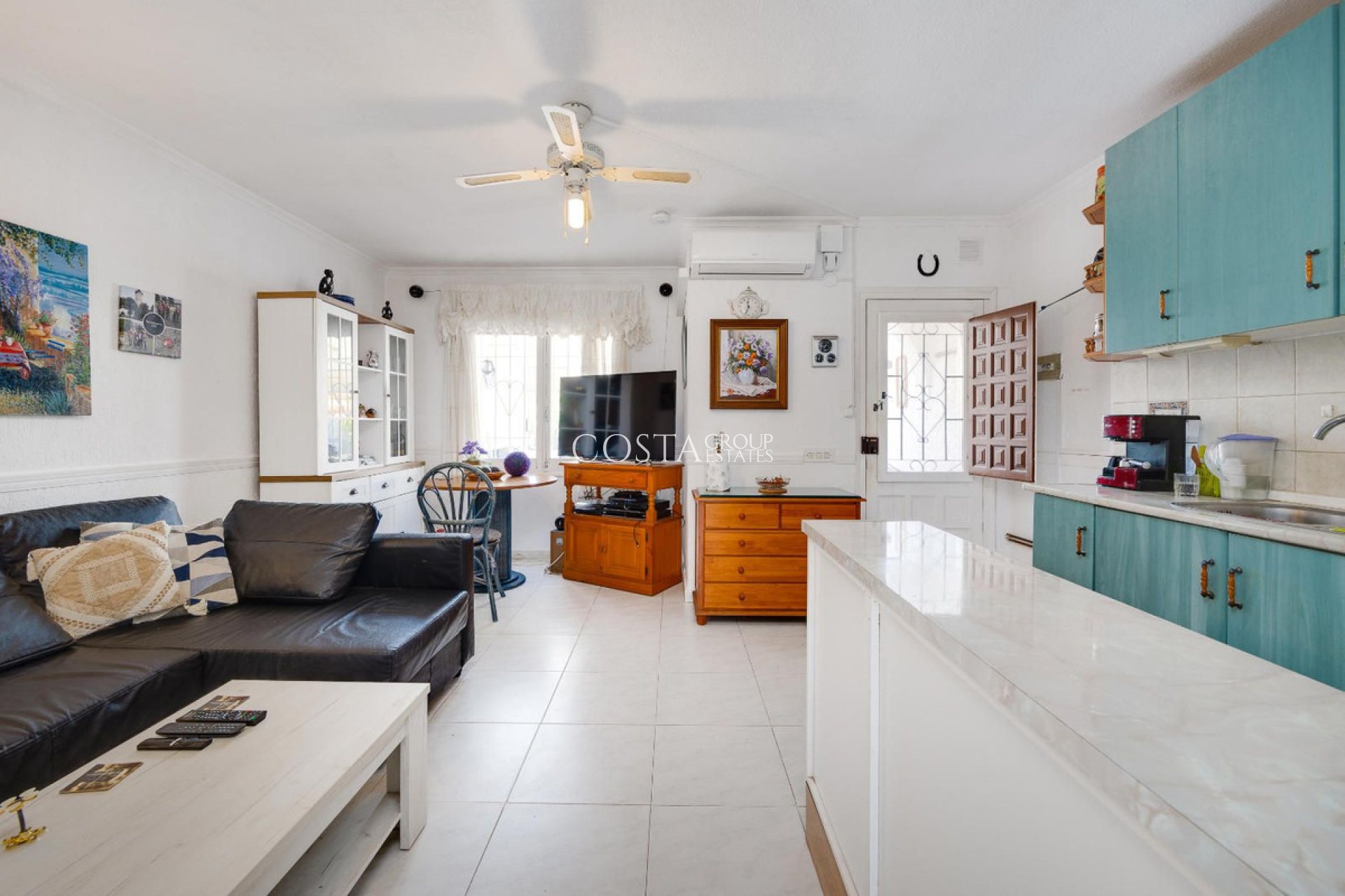 Resale - House -
Torrevieja