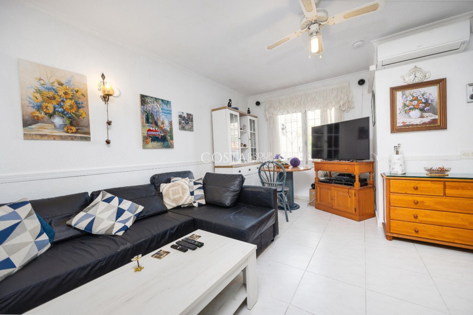 Resale - House -
Torrevieja